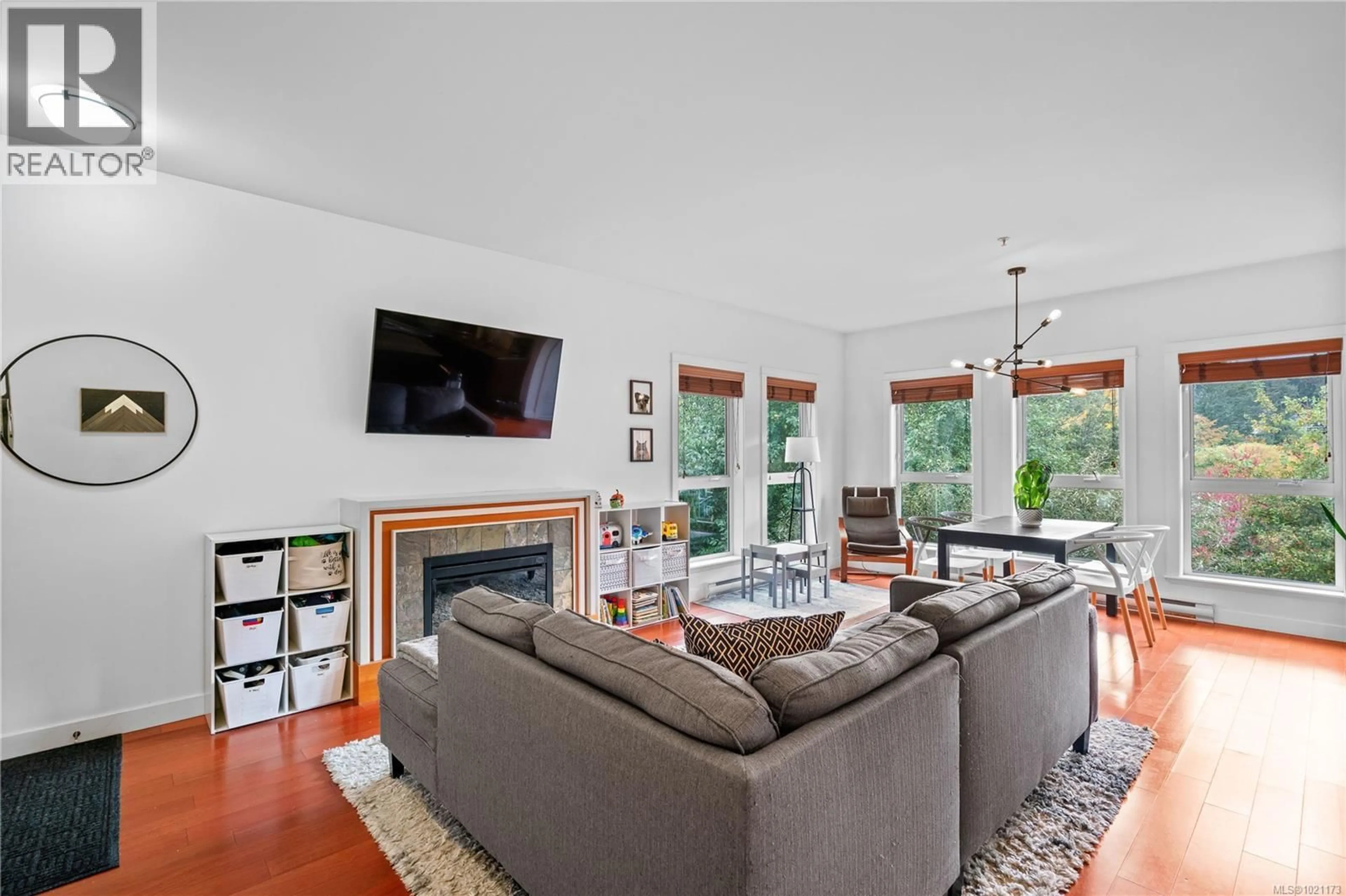 Living room with furniture, unknown for 303 - 101 NURSERY HILL DRIVE, View Royal British Columbia V9B0H5