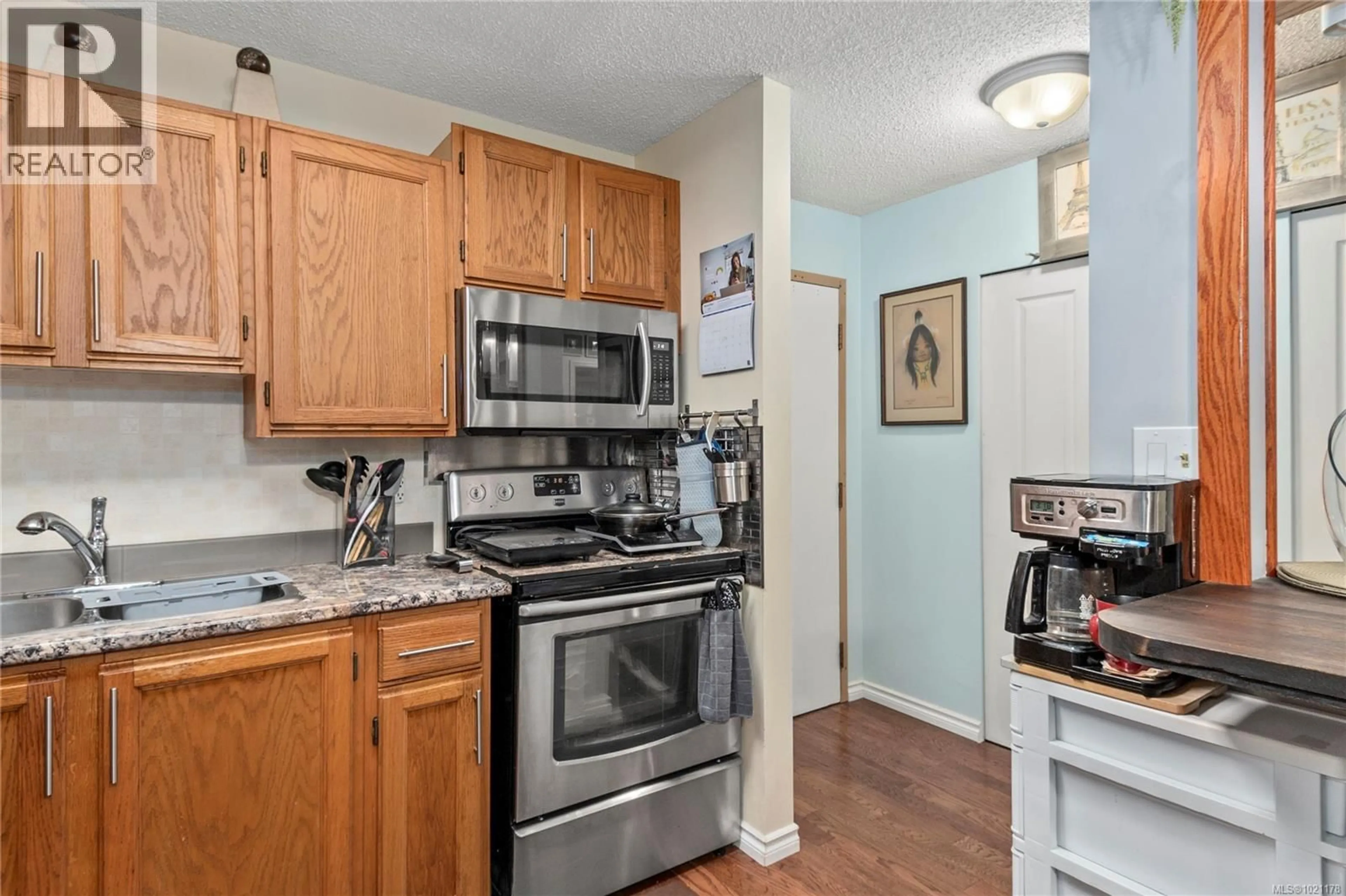 Standard kitchen, unknown for 105 - 962 ISLAND HIGHWAY SOUTH, Campbell River British Columbia V9W1B1