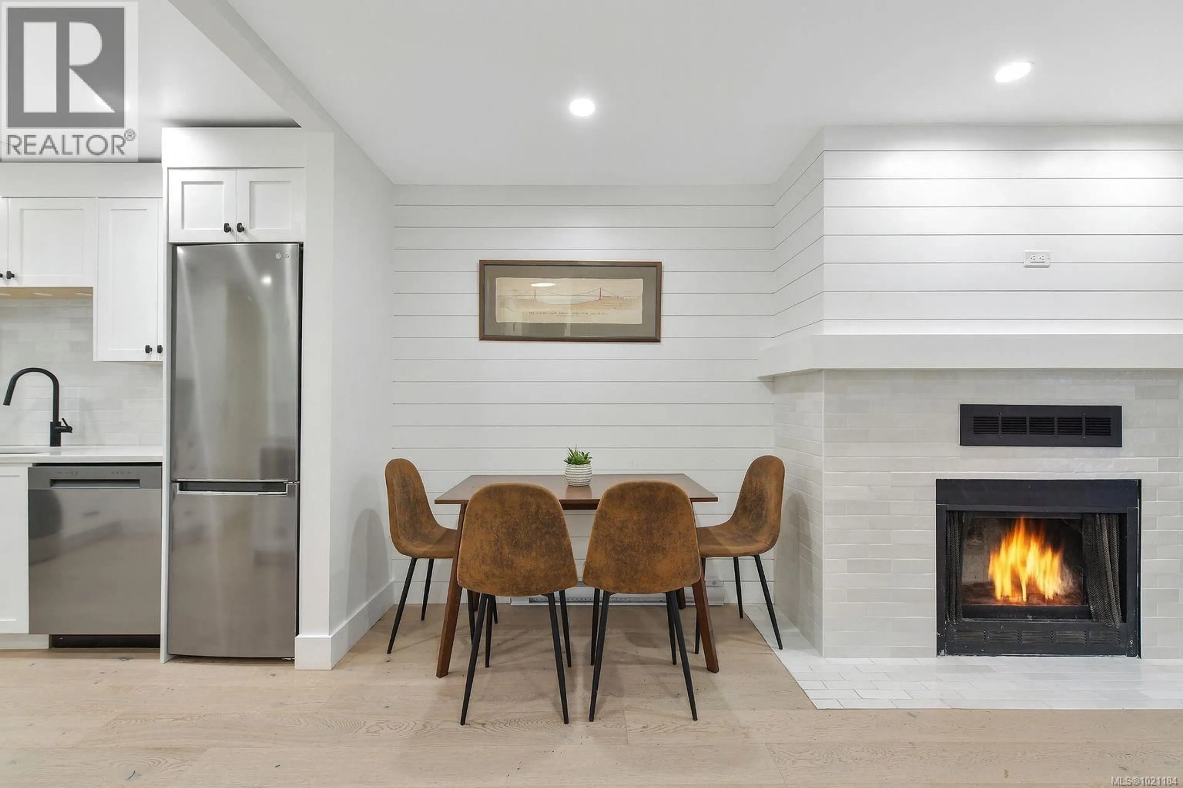Dining room, ceramic/tile floor for 105 - 3215 ALDER STREET, Saanich British Columbia V8X1P3