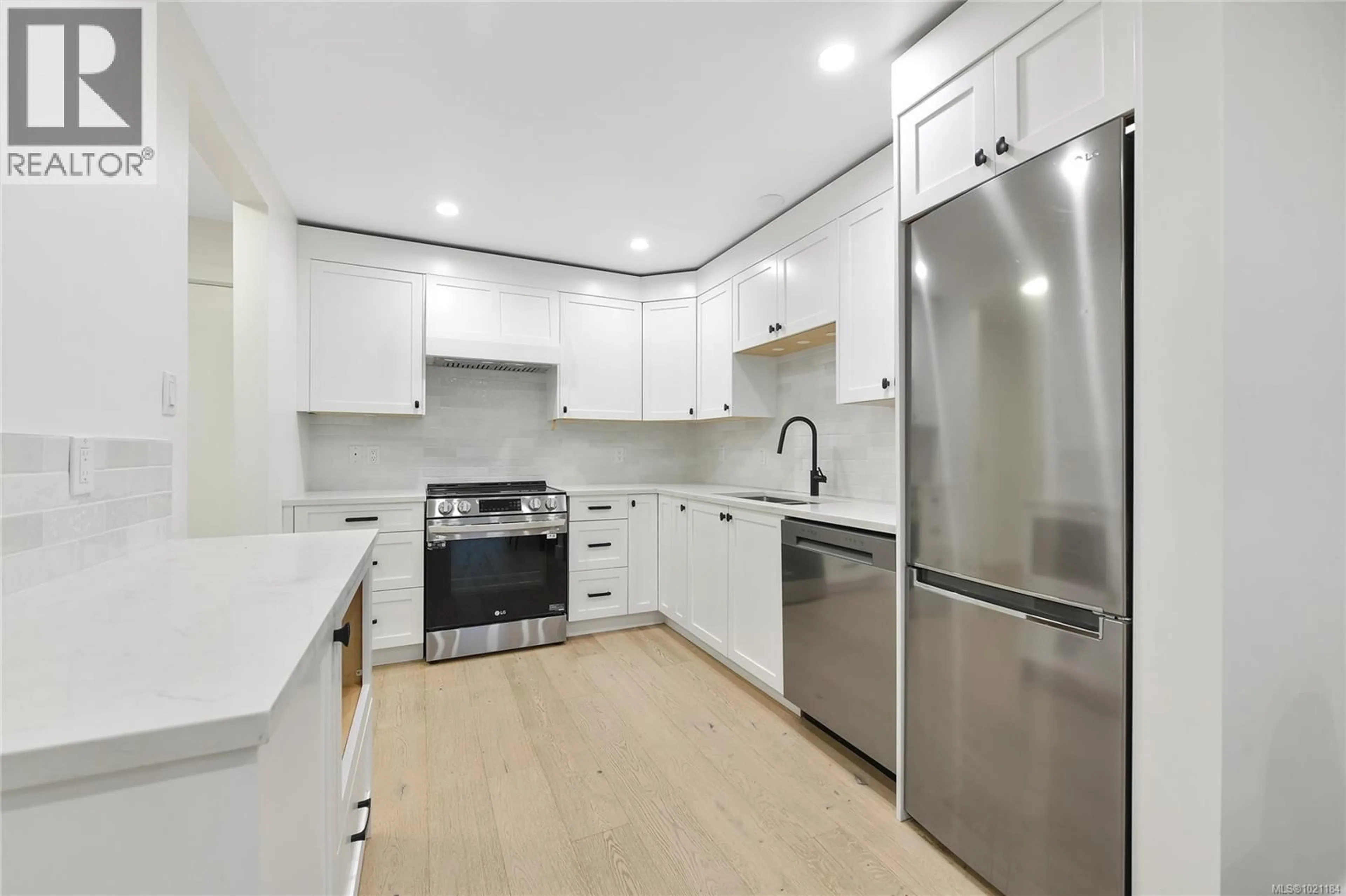 Unknown for 105 - 3215 ALDER STREET, Saanich British Columbia V8X1P3