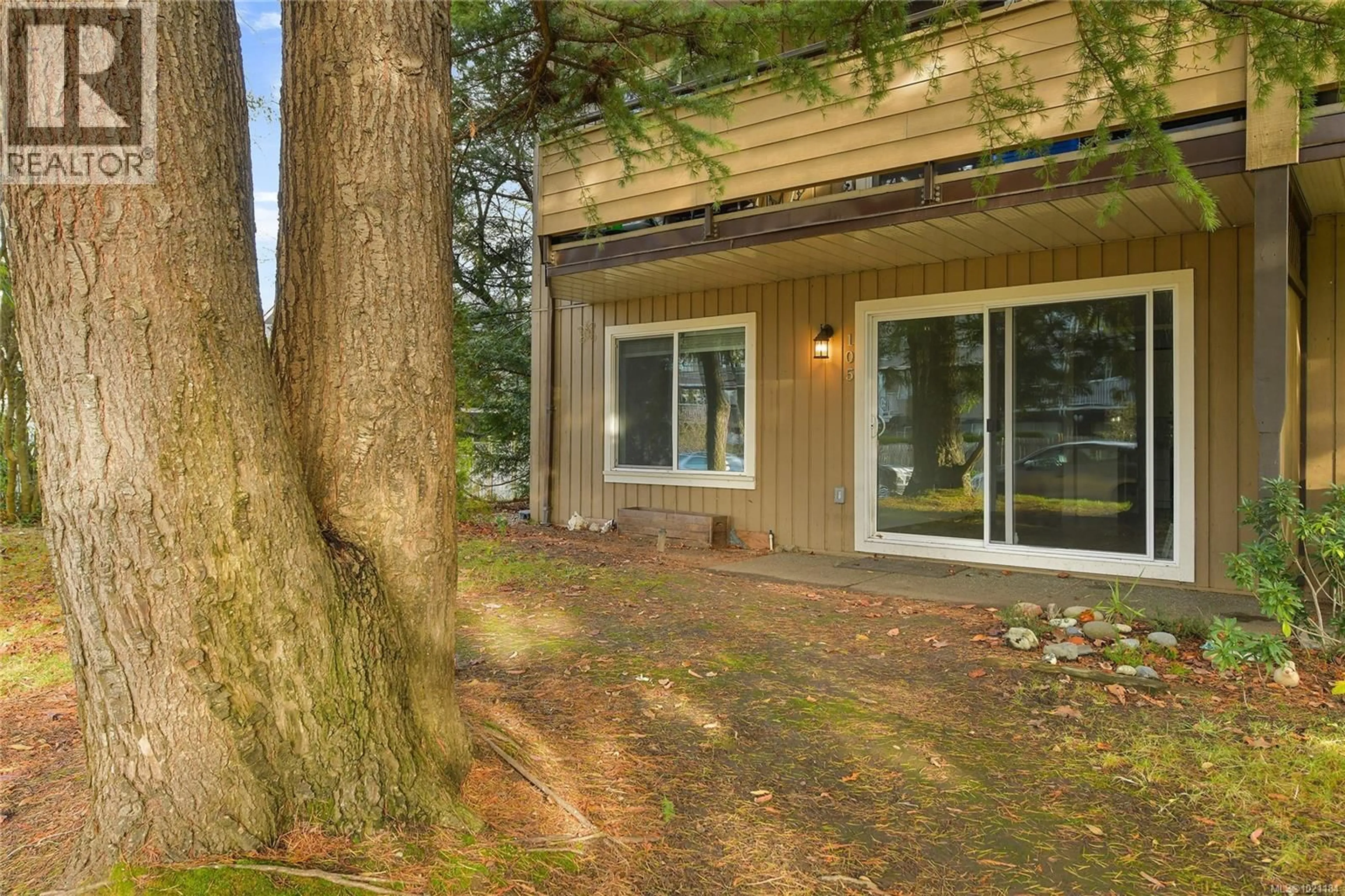 Patio, forest/trees view for 105 - 3215 ALDER STREET, Saanich British Columbia V8X1P3