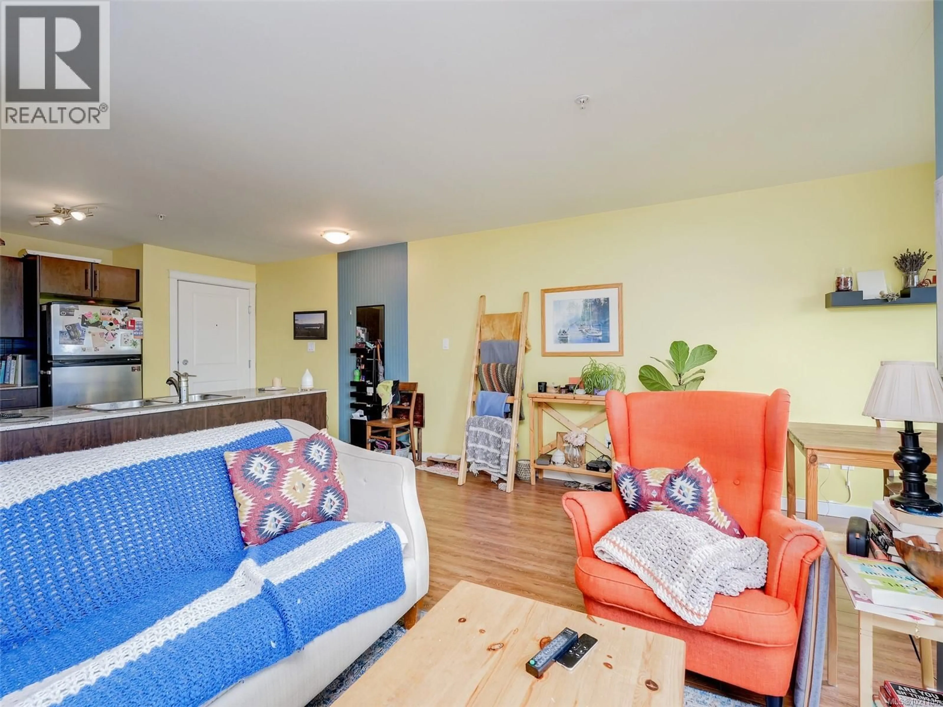 Living room with furniture, unknown for 1405 ESQUIMALT STREET, Esquimalt British Columbia V9A3L9