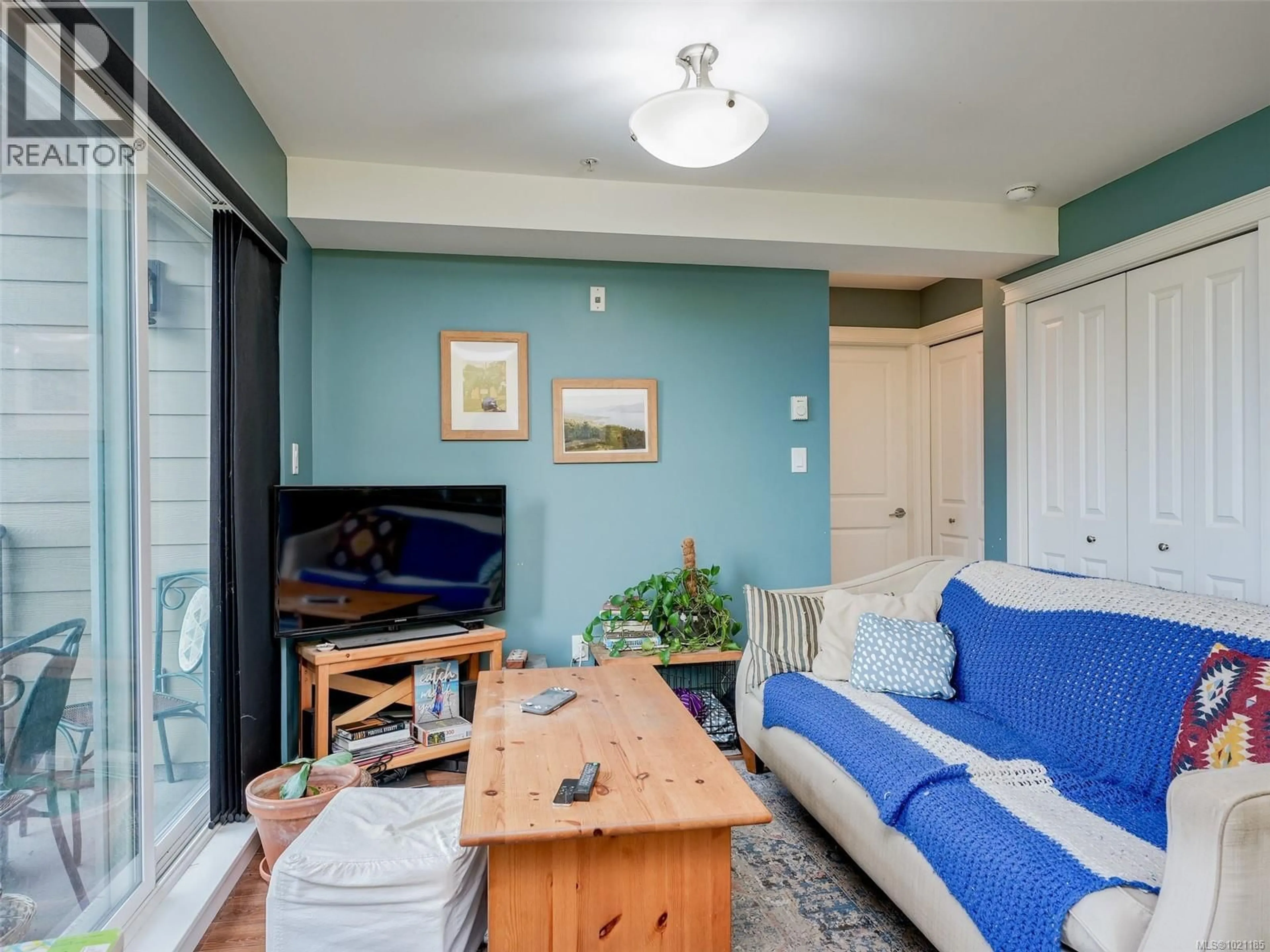 Living room with furniture, unknown for 1405 ESQUIMALT STREET, Esquimalt British Columbia V9A3L9