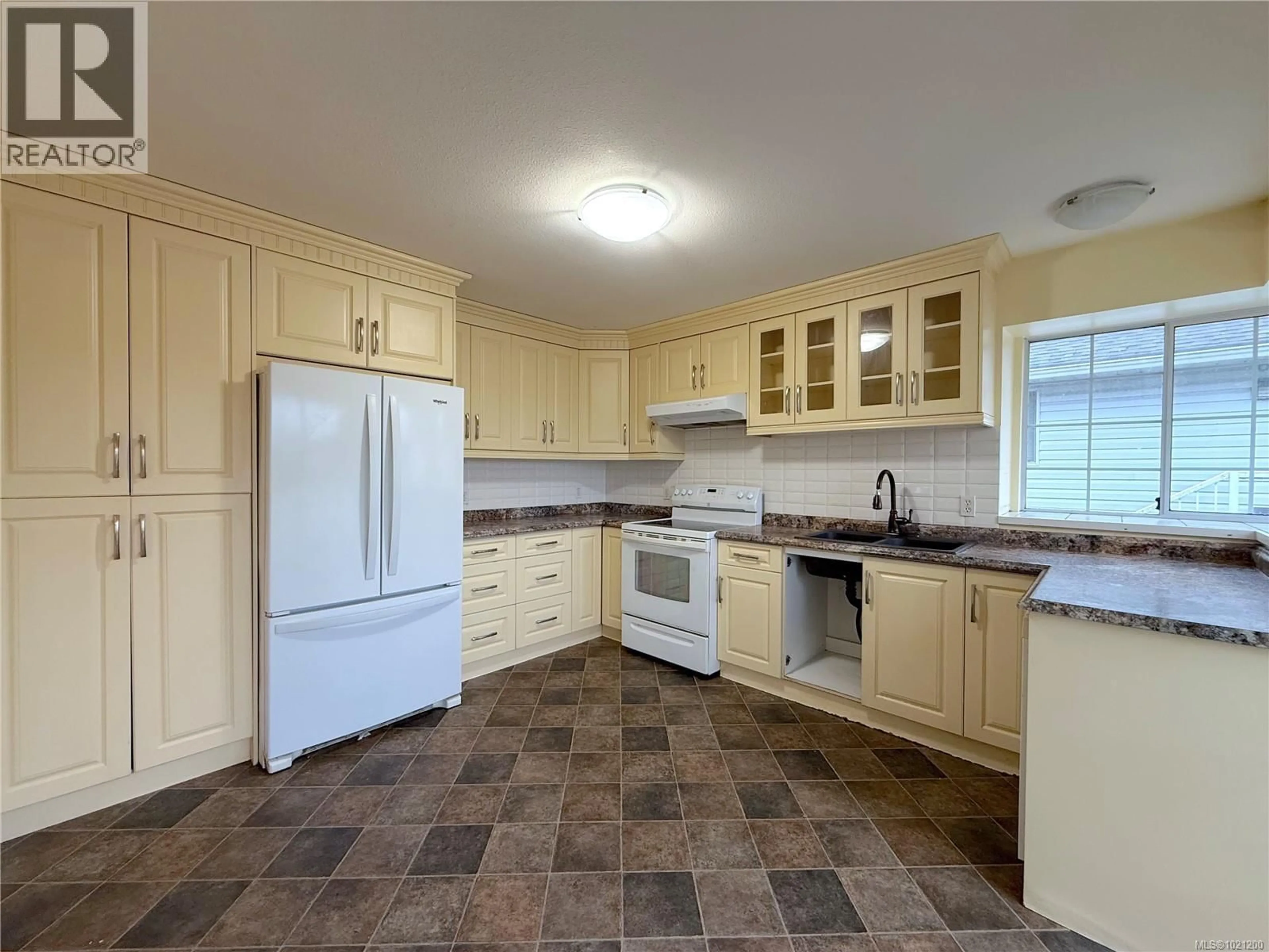 Standard kitchen, ceramic/tile floor for 705 GEORGIA DRIVE, Campbell River British Columbia V9H1R8