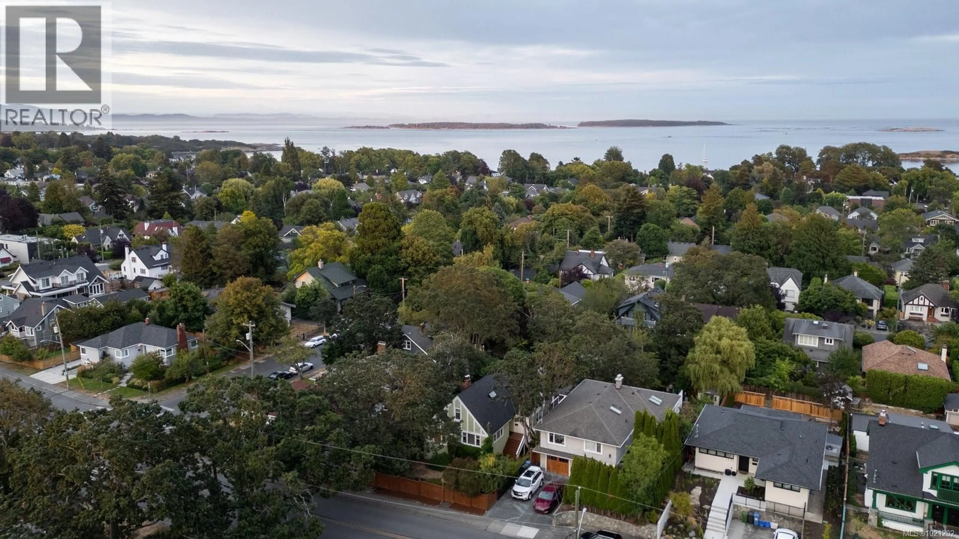 A pic from outside/outdoor area/front of a property/back of a property/a pic from drone, water/lake/river/ocean view for 1959 HAMPSHIRE ROAD, Oak Bay British Columbia V8R5T9