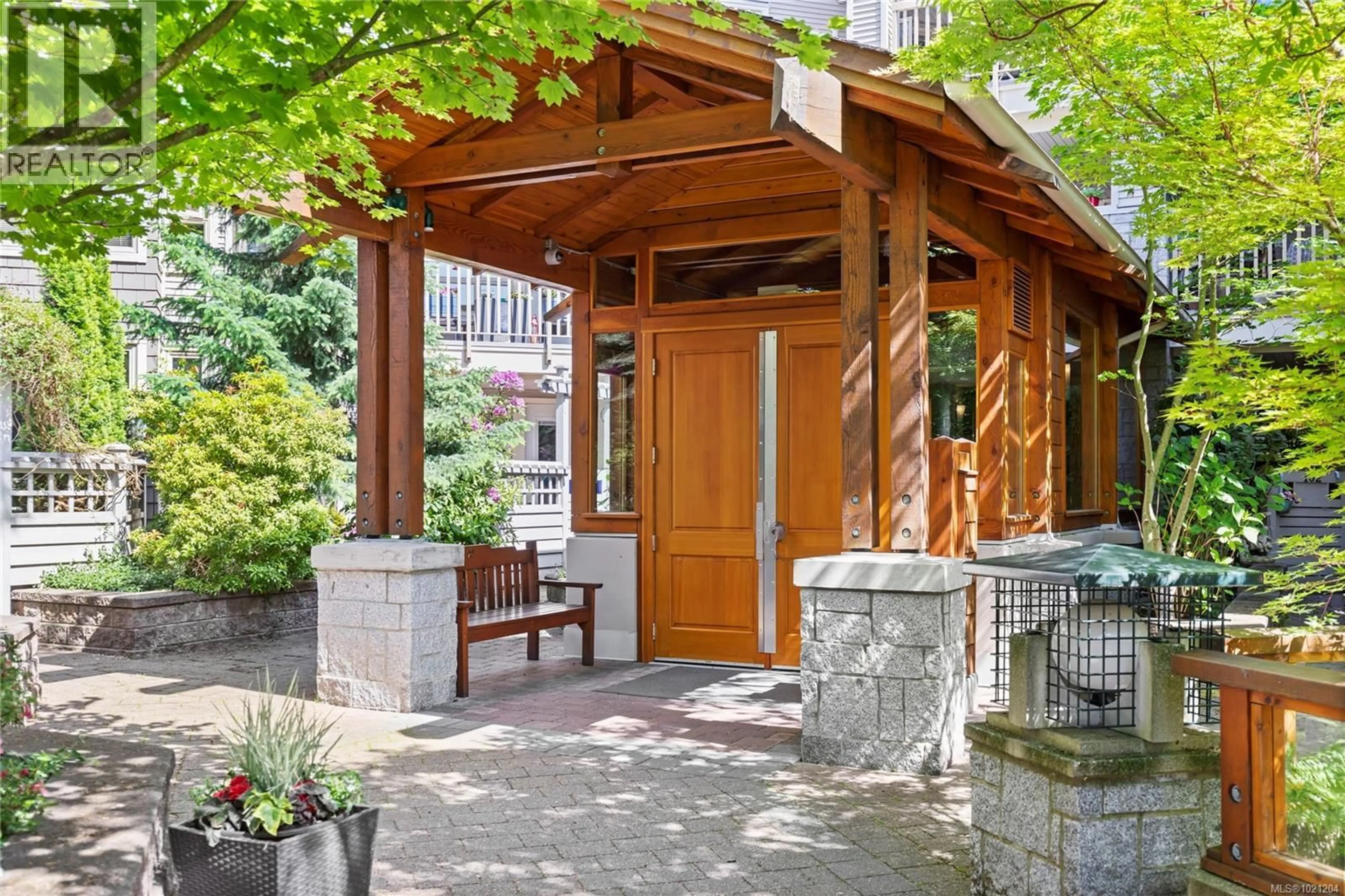 Indoor entryway for 104 - 5670 EDGEWATER LANE, Nanaimo British Columbia V9T6K1