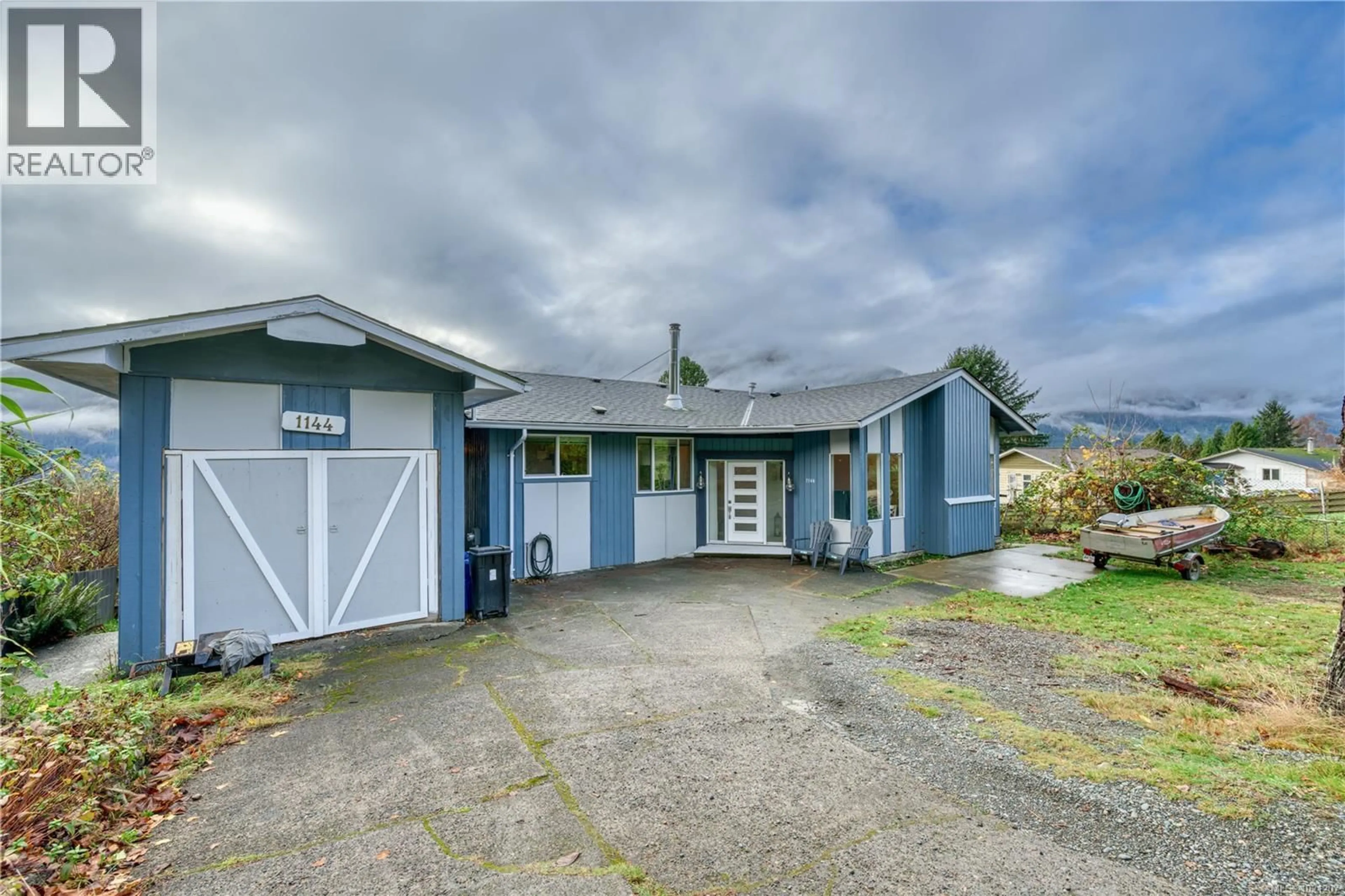 A pic from outside/outdoor area/front of a property/back of a property/a pic from drone, street for 1144 HAIDA AVENUE, Port Alice British Columbia V0N2N0