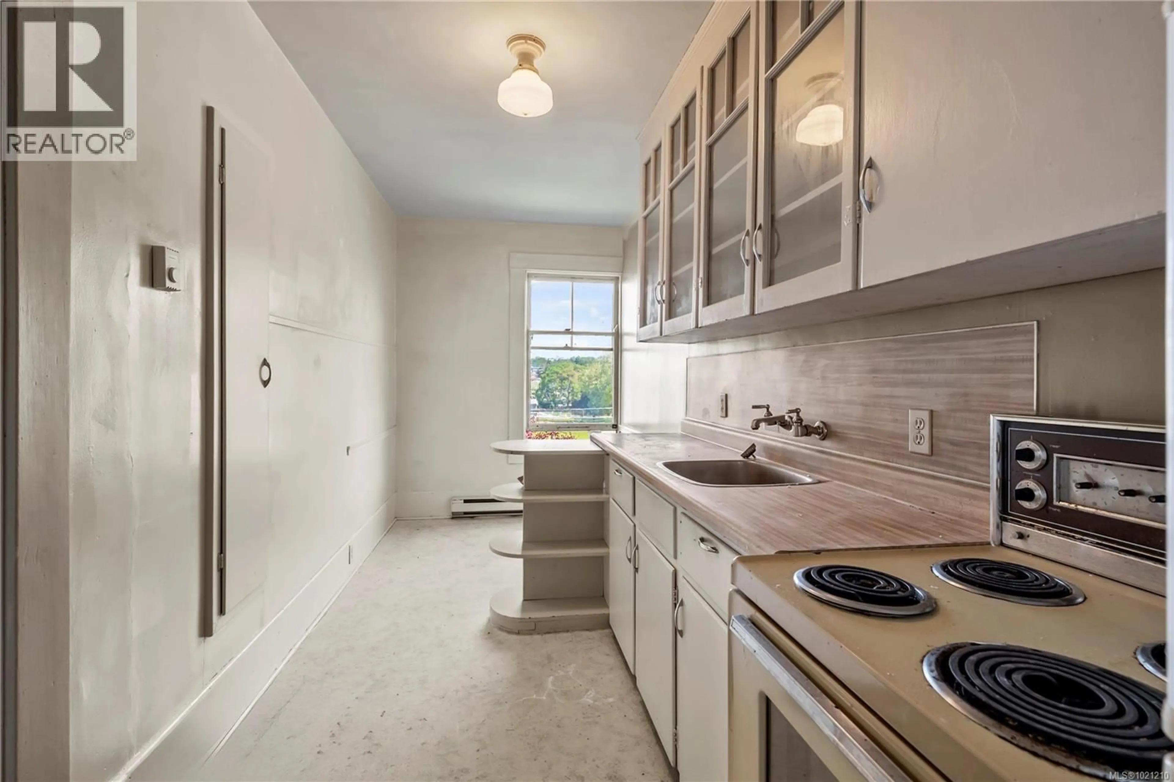 Standard kitchen, ceramic/tile floor for 1157 PRINCESS AVENUE, Victoria British Columbia V8T1L2