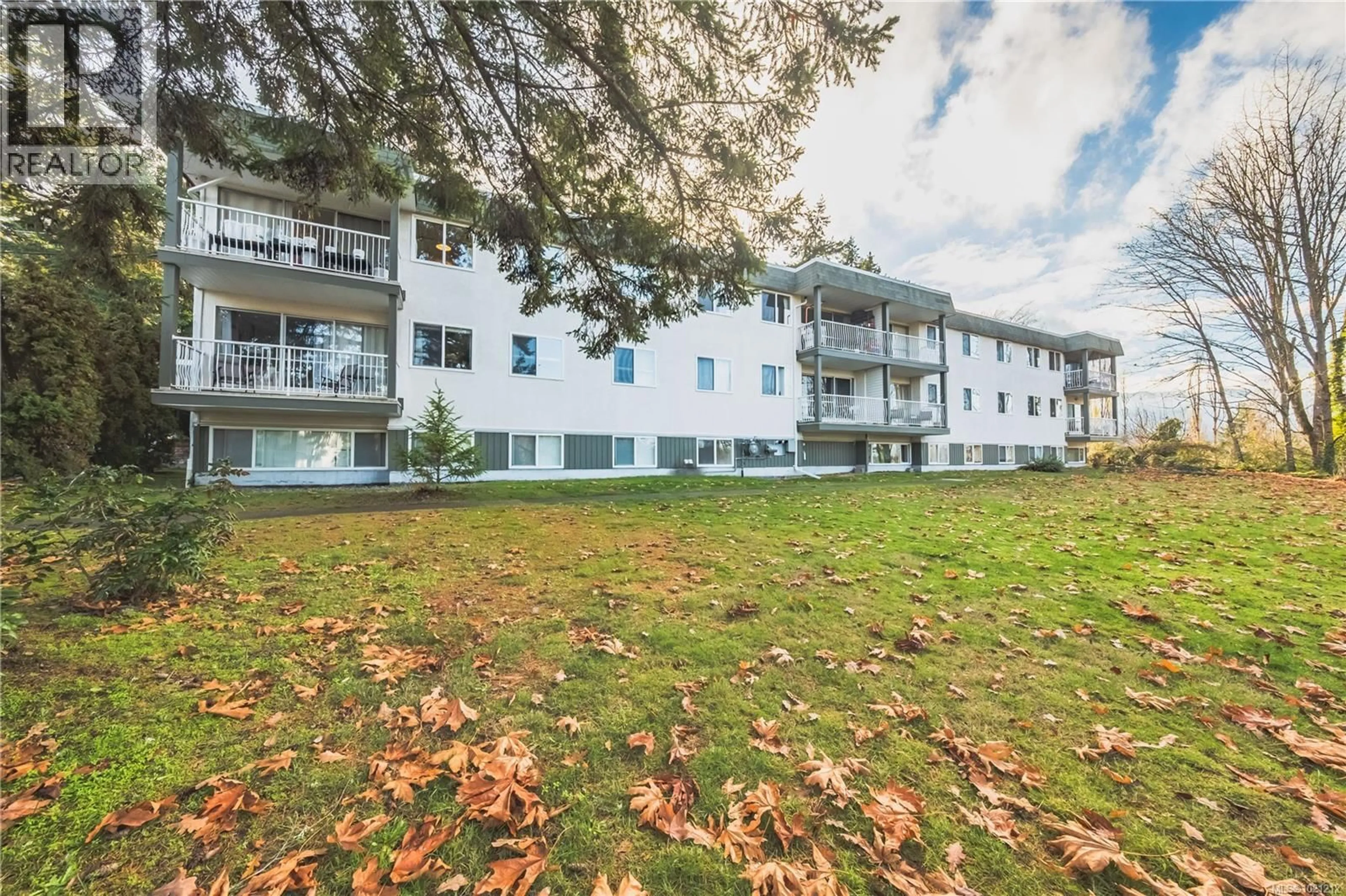 A pic from outside/outdoor area/front of a property/back of a property/a pic from drone, building for 4306 - 997 BOWEN ROAD, Nanaimo British Columbia V9R2A4