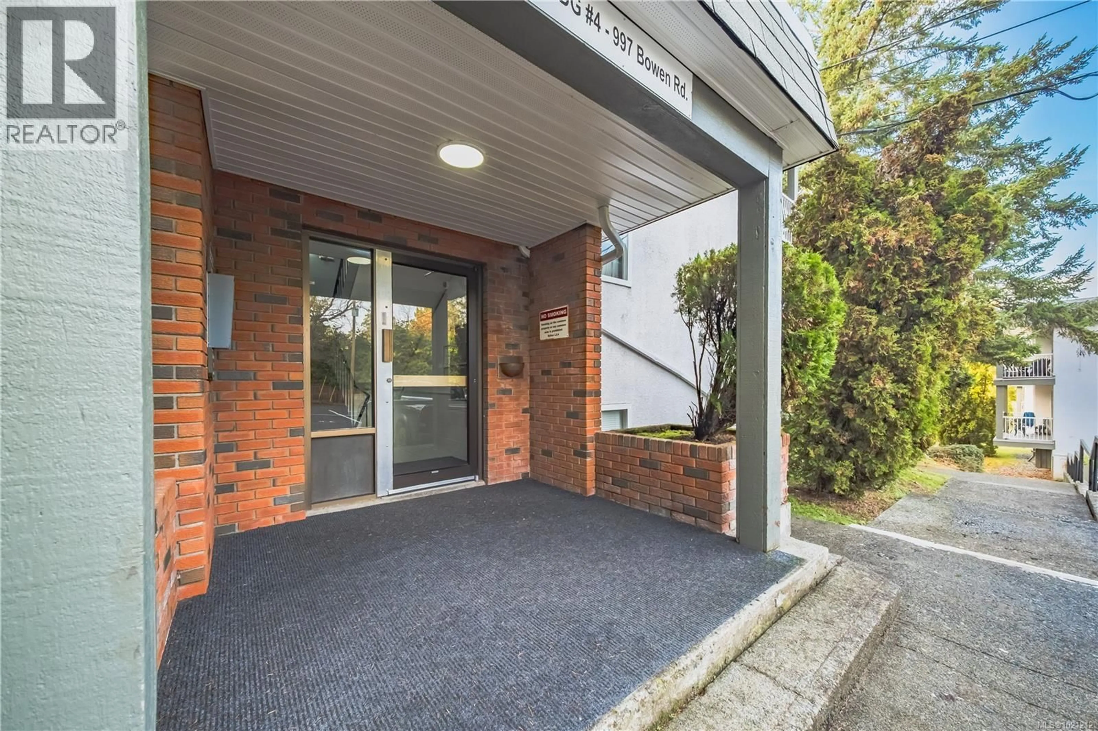 Indoor foyer for 4306 - 997 BOWEN ROAD, Nanaimo British Columbia V9R2A4