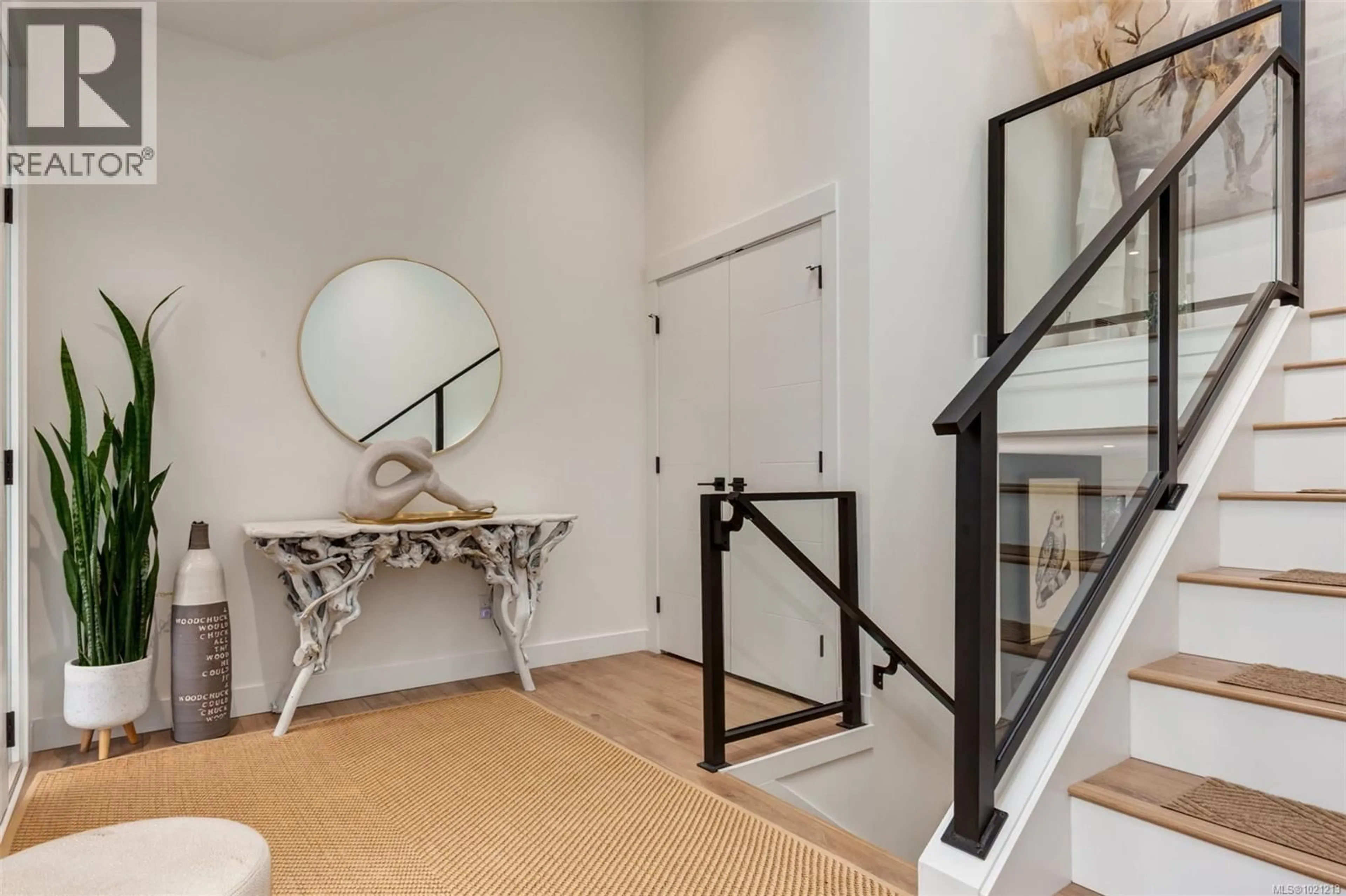 Indoor entryway for 228 GOLDEN OAKS CRESCENT, Nanaimo British Columbia V9T0K8