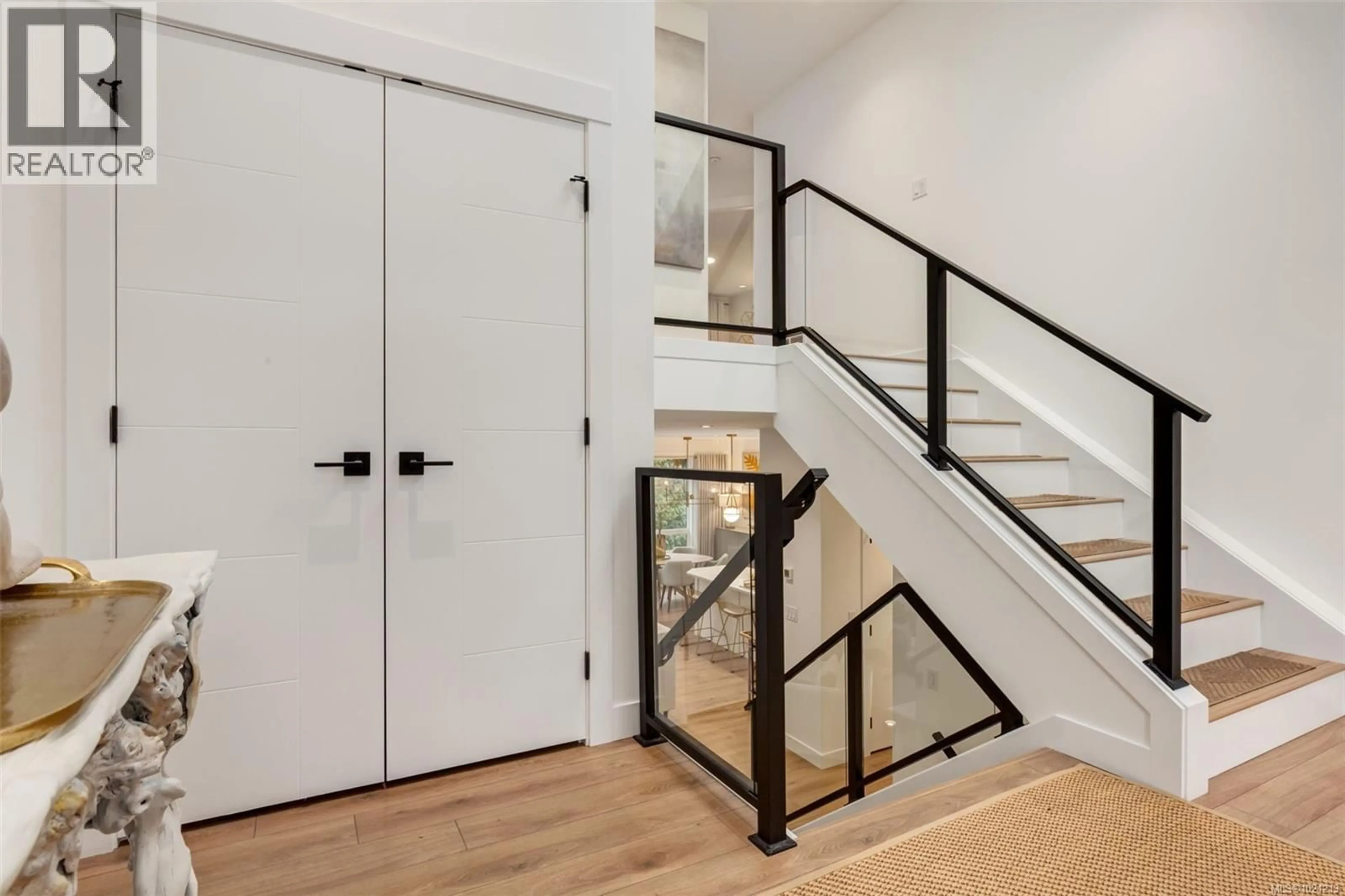 Indoor entryway for 228 GOLDEN OAKS CRESCENT, Nanaimo British Columbia V9T0K8