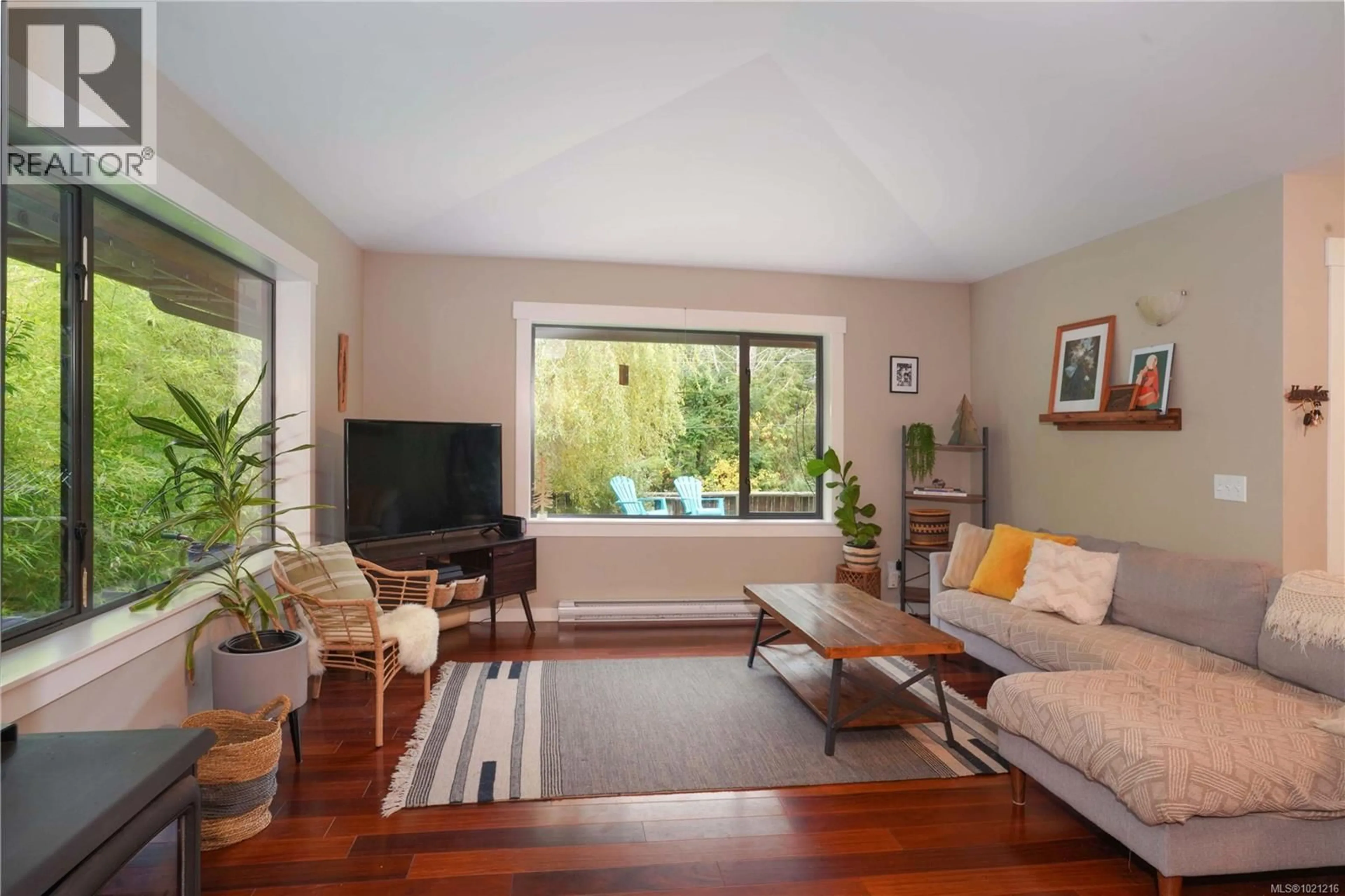 Living room with furniture, unknown for 182 GRANTVILLE STREET, Salt Spring British Columbia V8K1P1