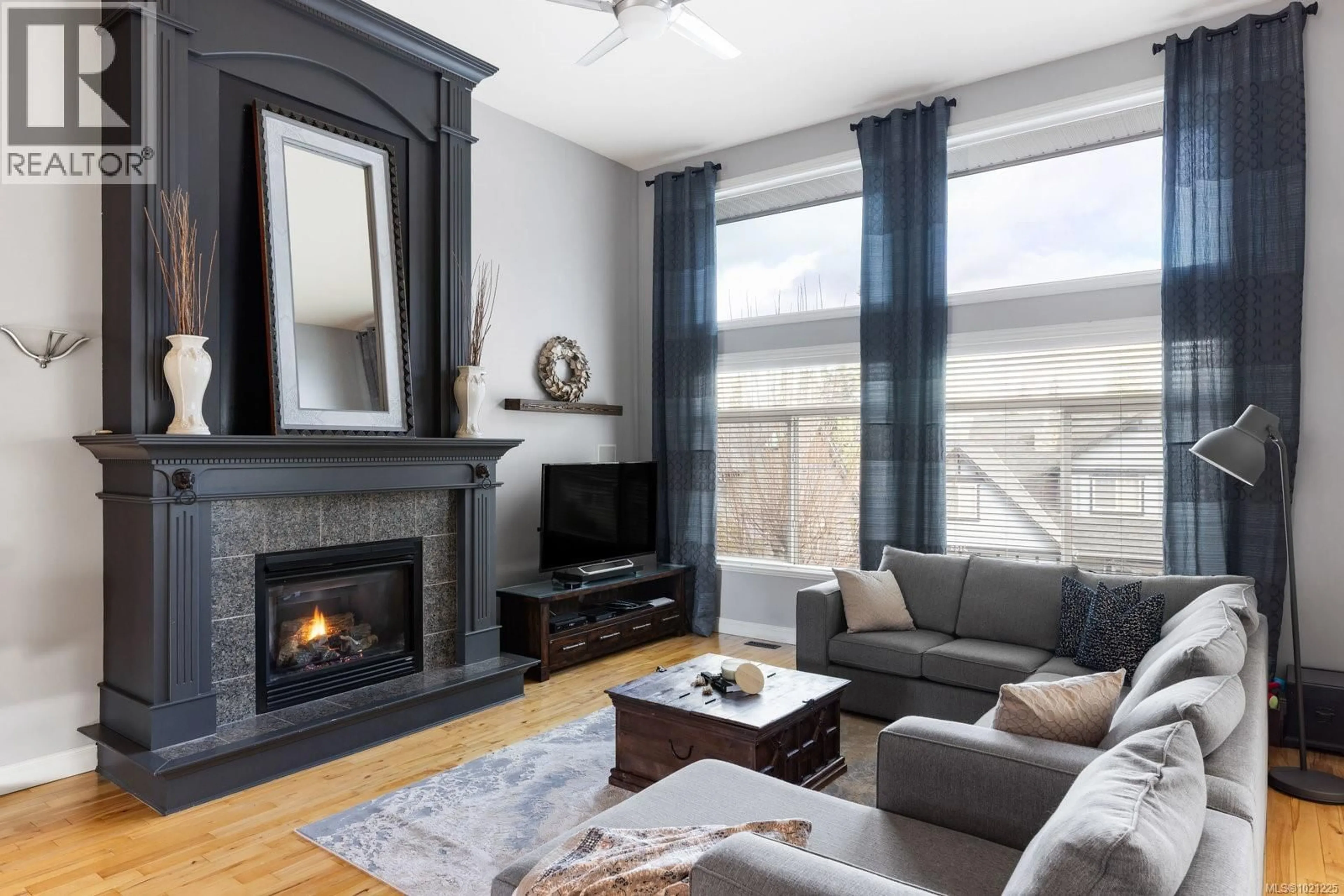 Living room with furniture, unknown for 2019 TROON COURT, Langford British Columbia V9B6R6