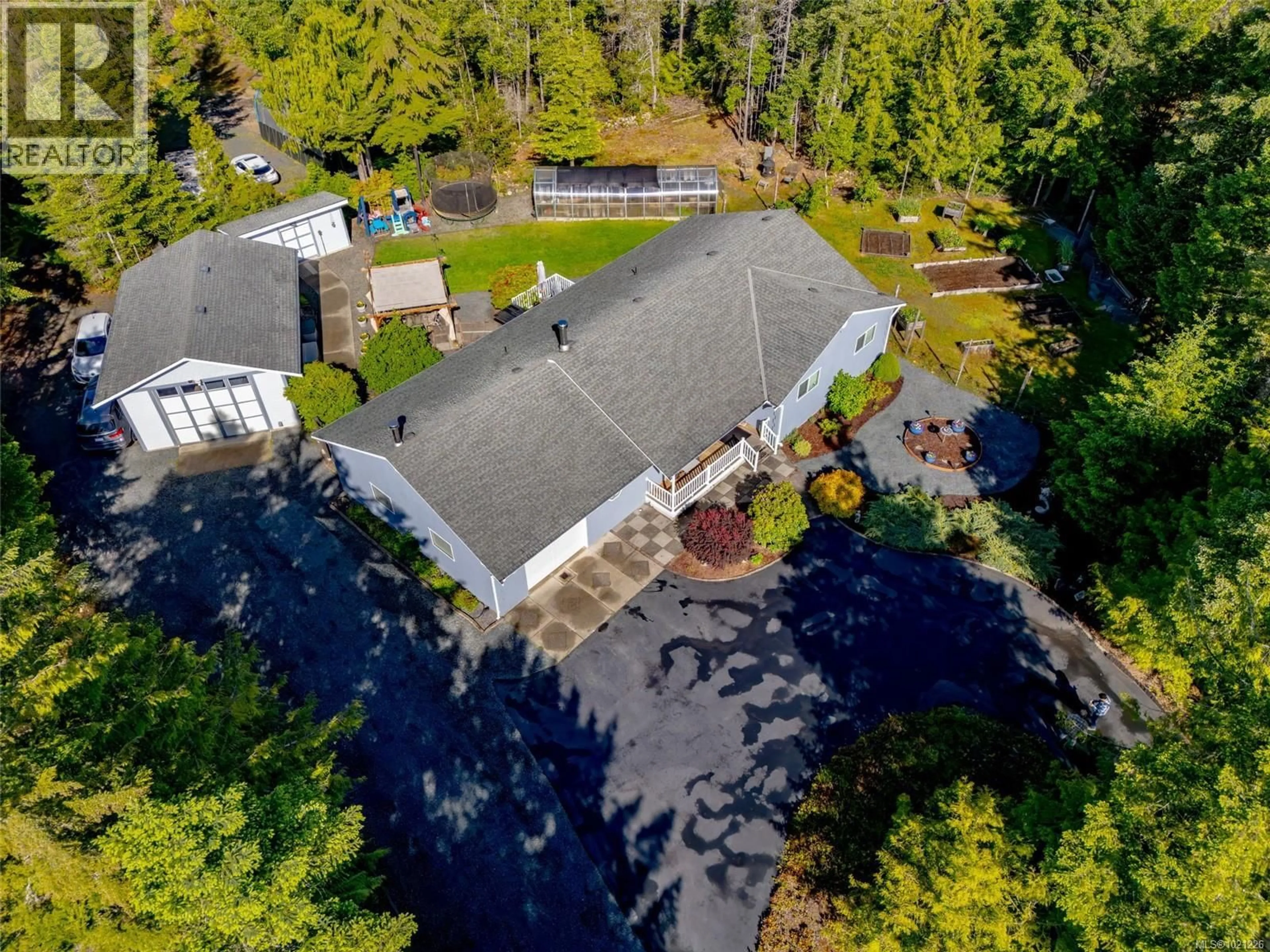 A pic from outside/outdoor area/front of a property/back of a property/a pic from drone, unknown for 1356 MEADOWOOD WAY, Qualicum Beach British Columbia V9K2S4