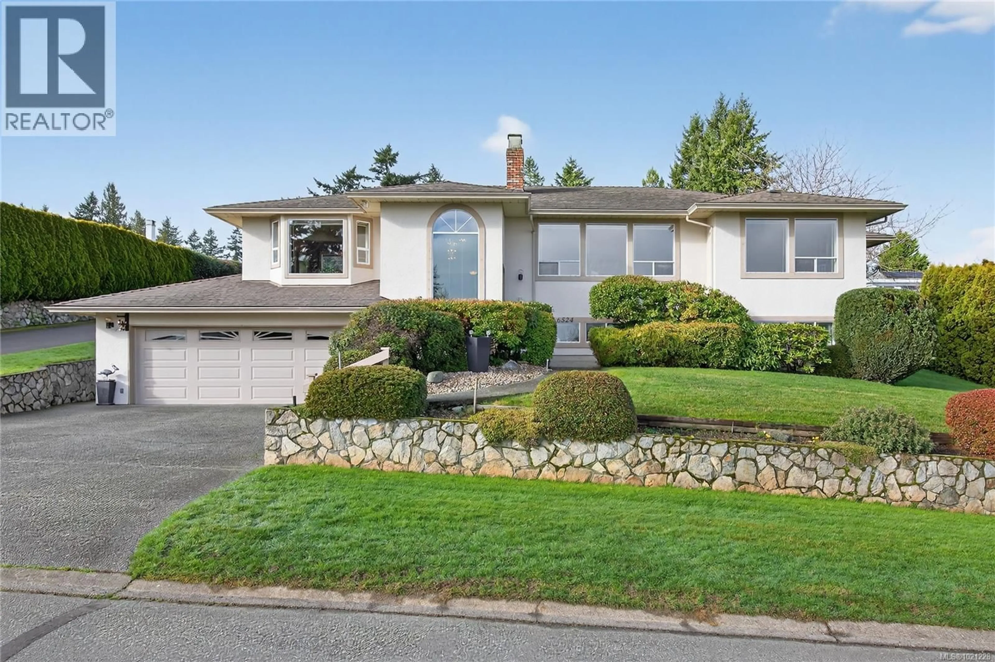 Home with vinyl exterior material, street for 6524 BELLA VISTA DRIVE, Central Saanich British Columbia V8Z6X1