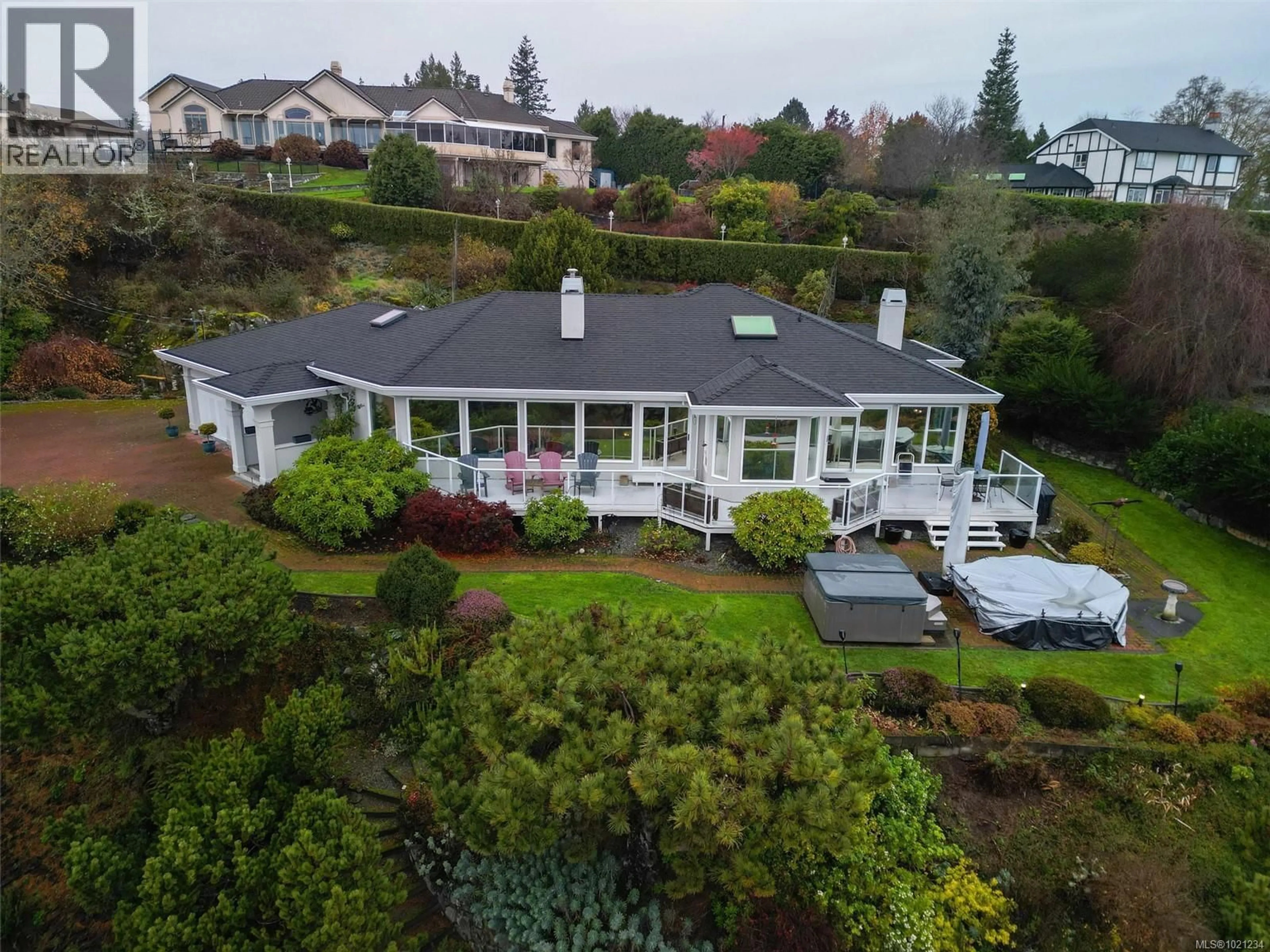A pic from outside/outdoor area/front of a property/back of a property/a pic from drone, unknown for 11008 ORIOLE LANE, North Saanich British Columbia V8L5R1