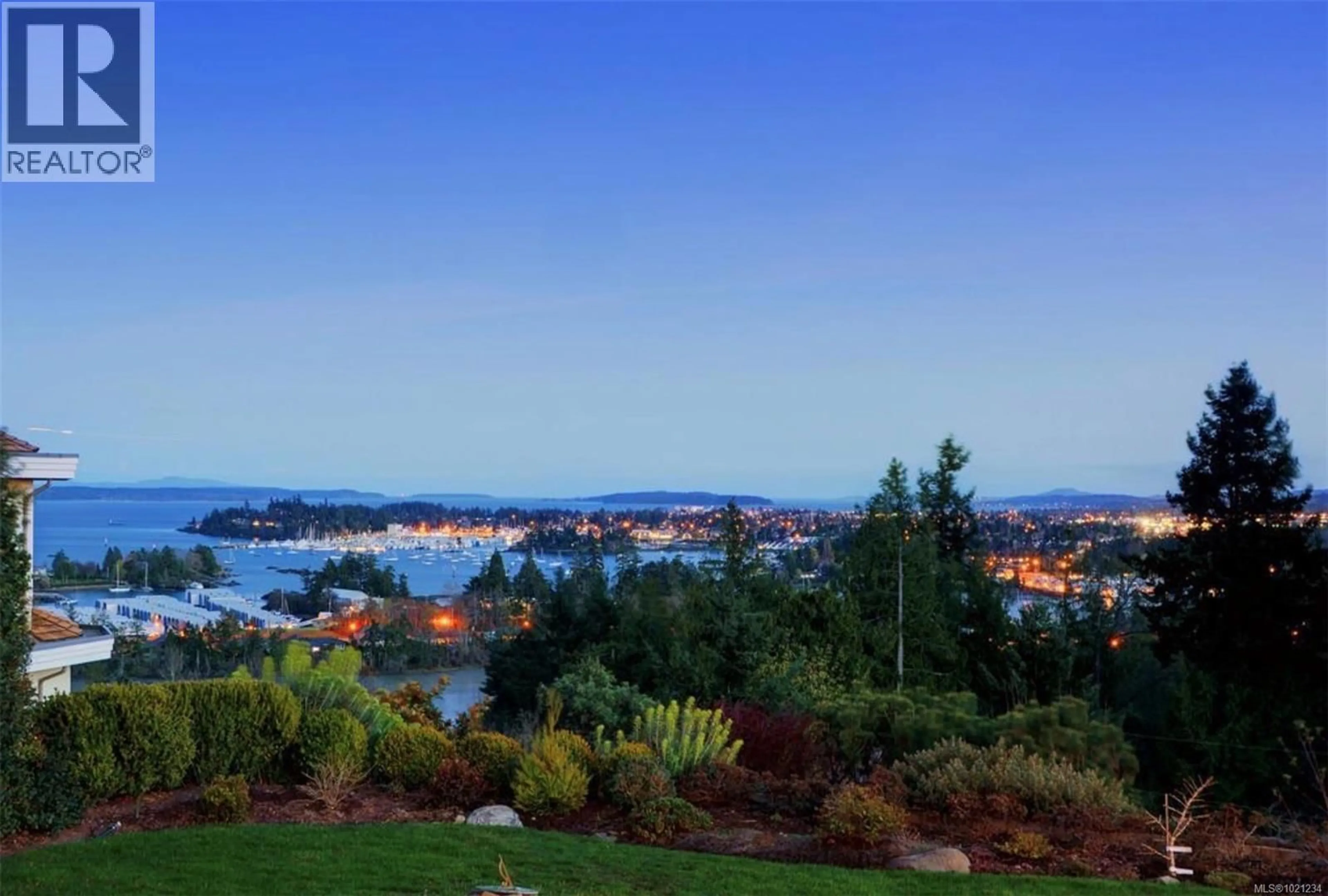 A pic from outside/outdoor area/front of a property/back of a property/a pic from drone, water/lake/river/ocean view for 11008 ORIOLE LANE, North Saanich British Columbia V8L5R1