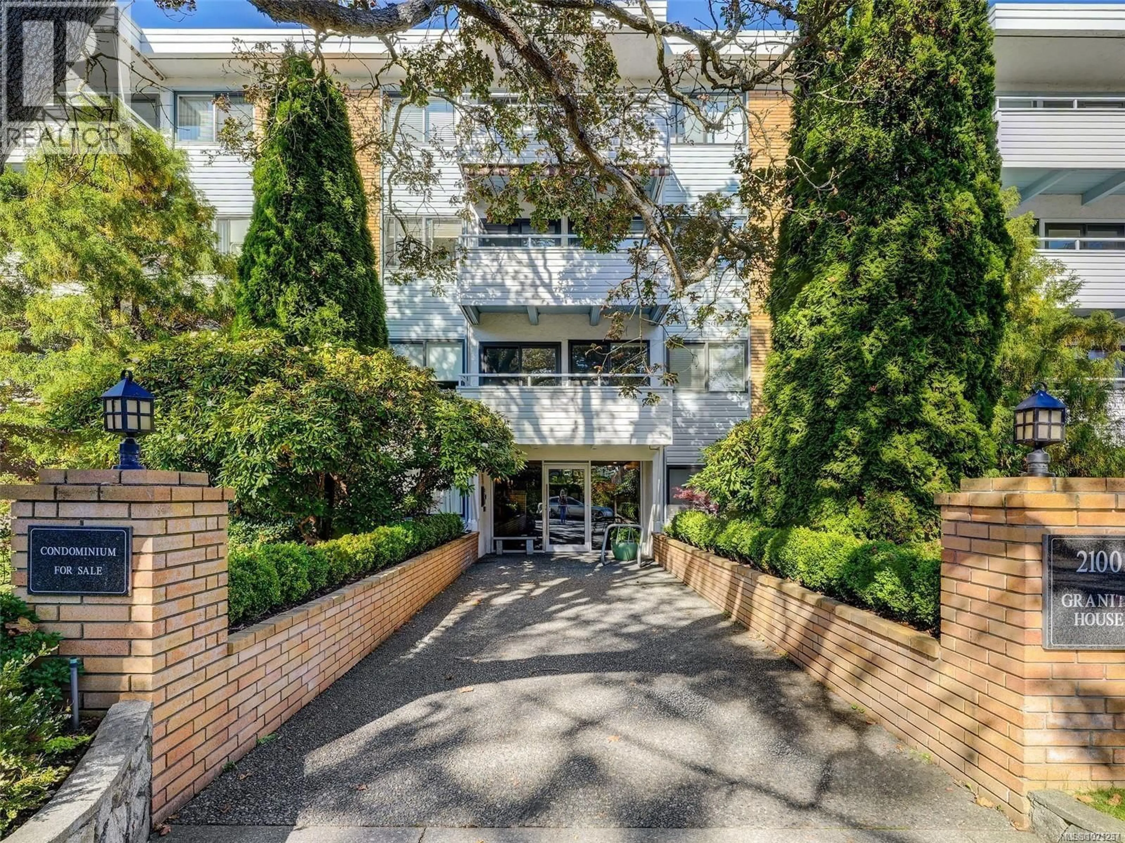 A pic from outside/outdoor area/front of a property/back of a property/a pic from drone, street for 114 - 2100 GRANITE STREET, Oak Bay British Columbia V8S3G7