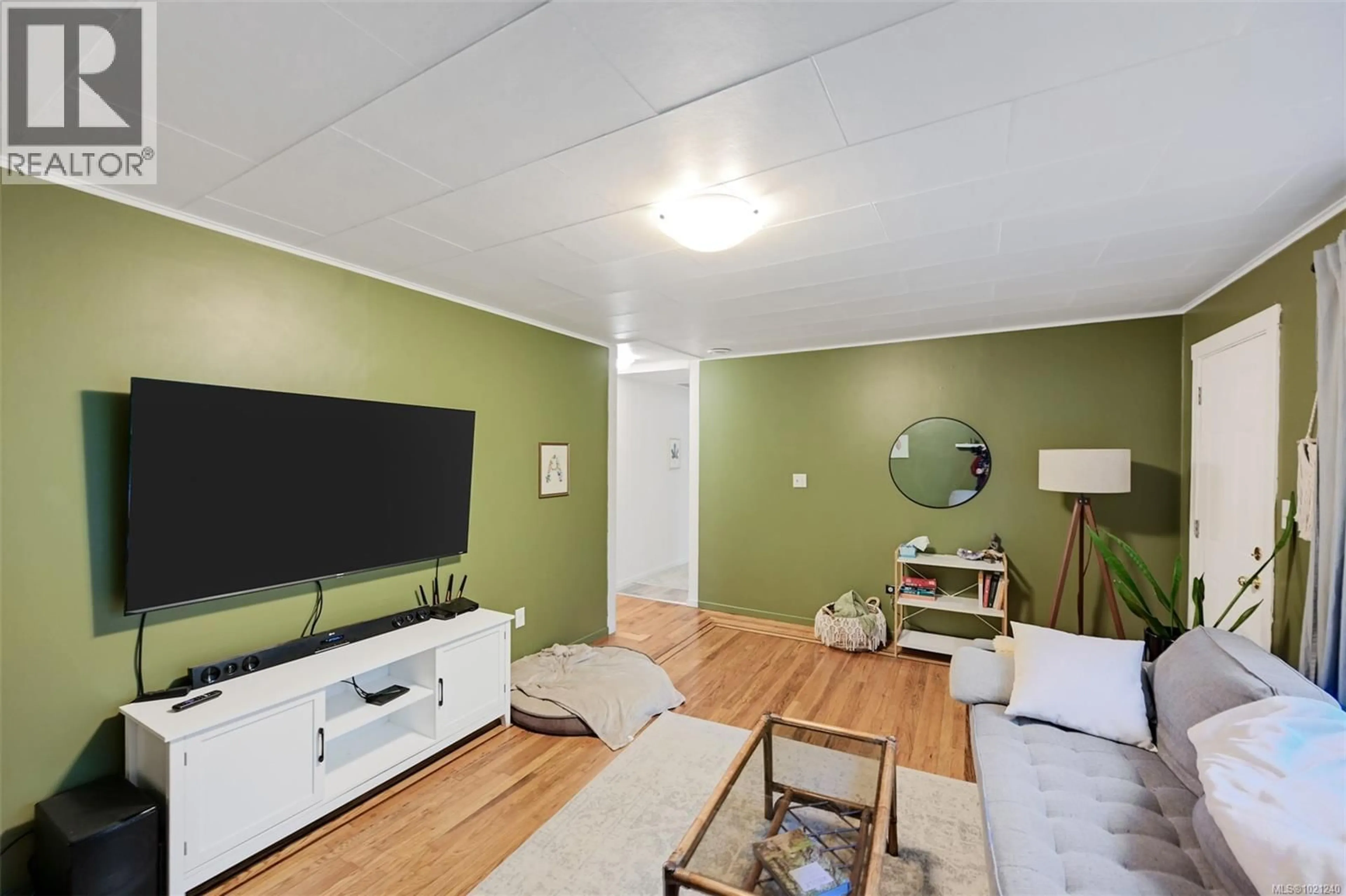 Living room with furniture, unknown for 5742 MENZIES ROAD, Duncan British Columbia V9L6G7