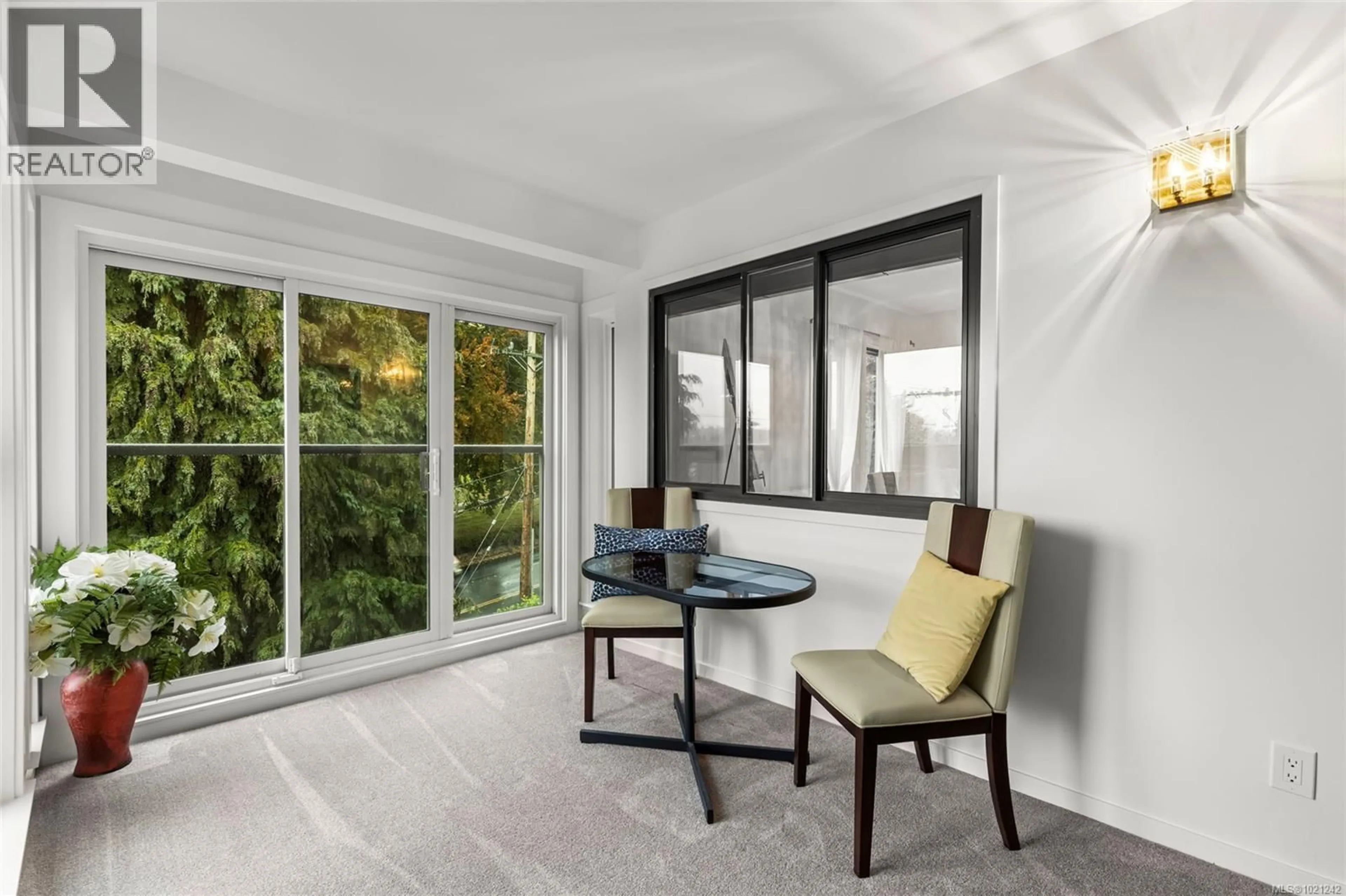 A pic of a room for 405 - 1875 LANSDOWNE ROAD, Saanich British Columbia V8P1A9