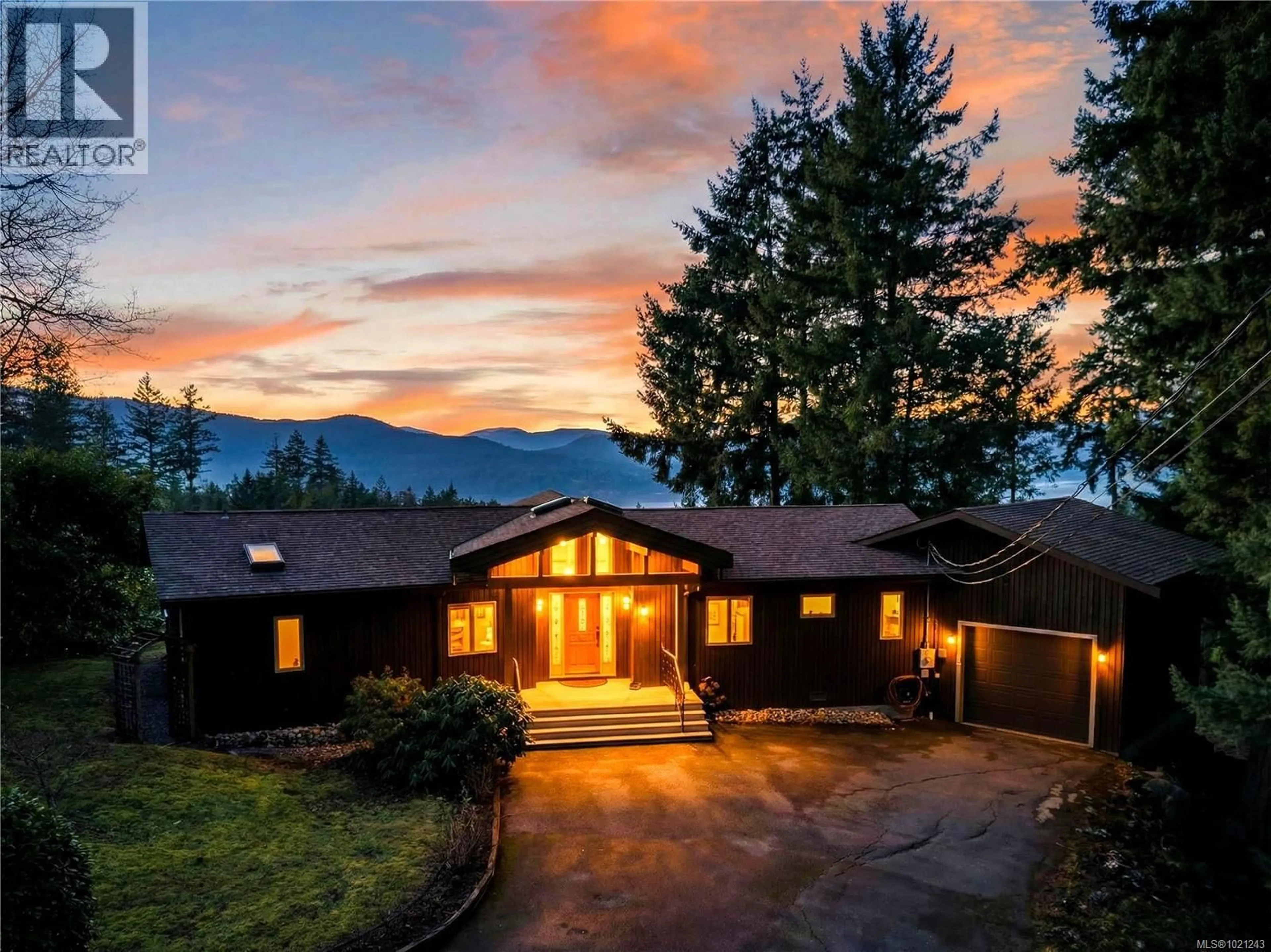 A pic from outside/outdoor area/front of a property/back of a property/a pic from drone, mountain view for 141 MURRELET PLACE, Salt Spring British Columbia V8K1G9