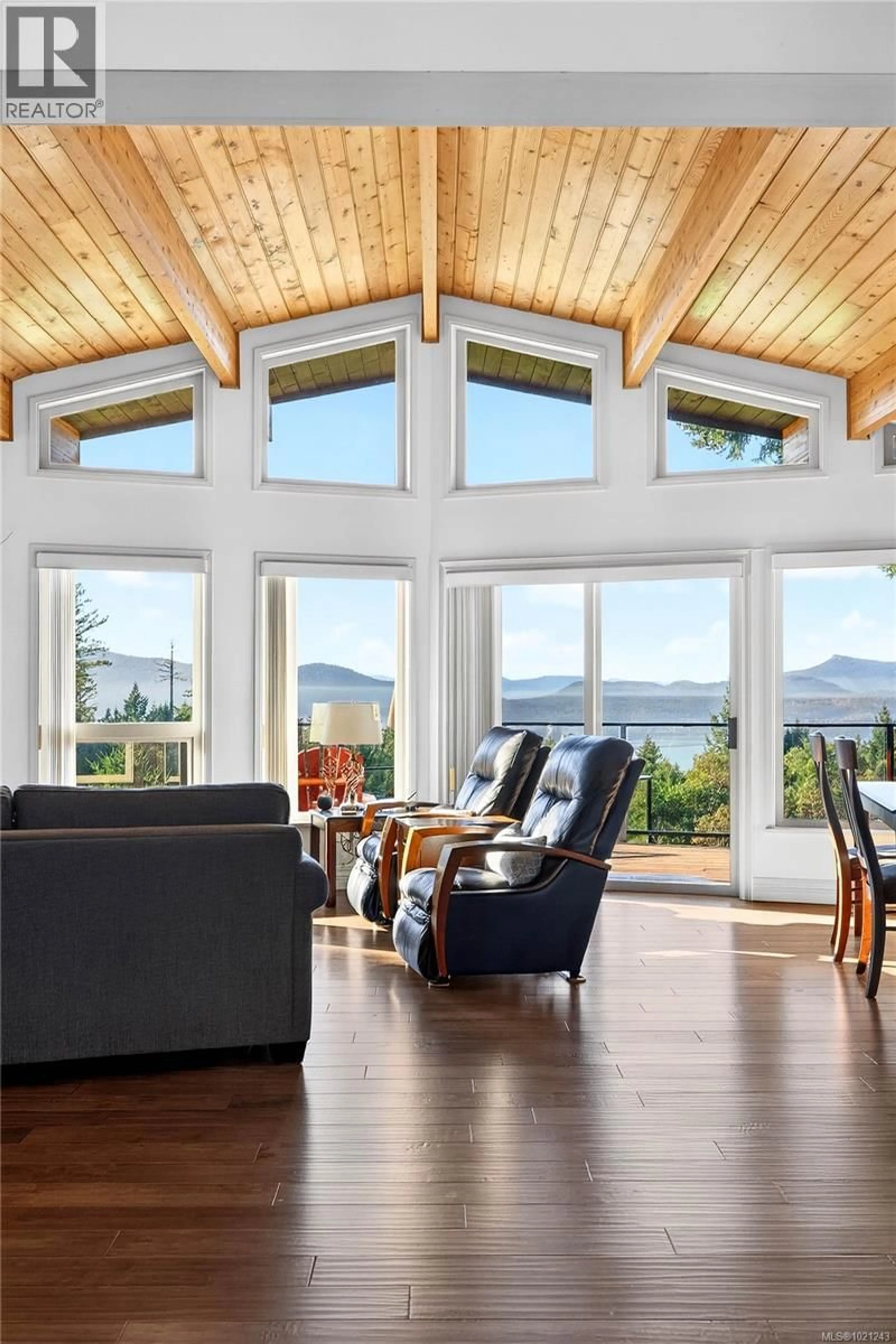 Living room with furniture, wood/laminate floor for 141 MURRELET PLACE, Salt Spring British Columbia V8K1G9