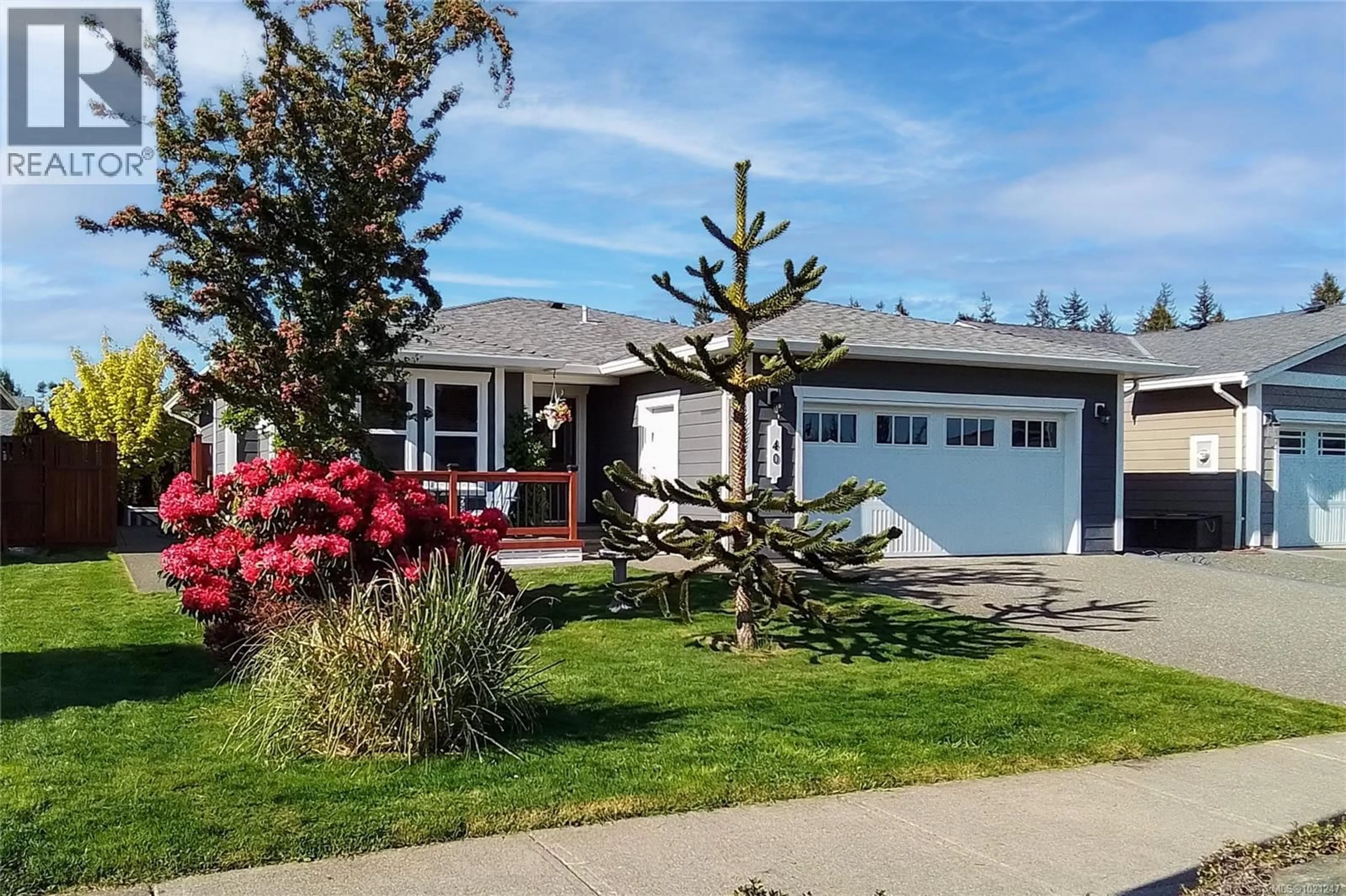 Home with vinyl exterior material, street for 40 CAROLINA DRIVE, Campbell River British Columbia V9H1W2
