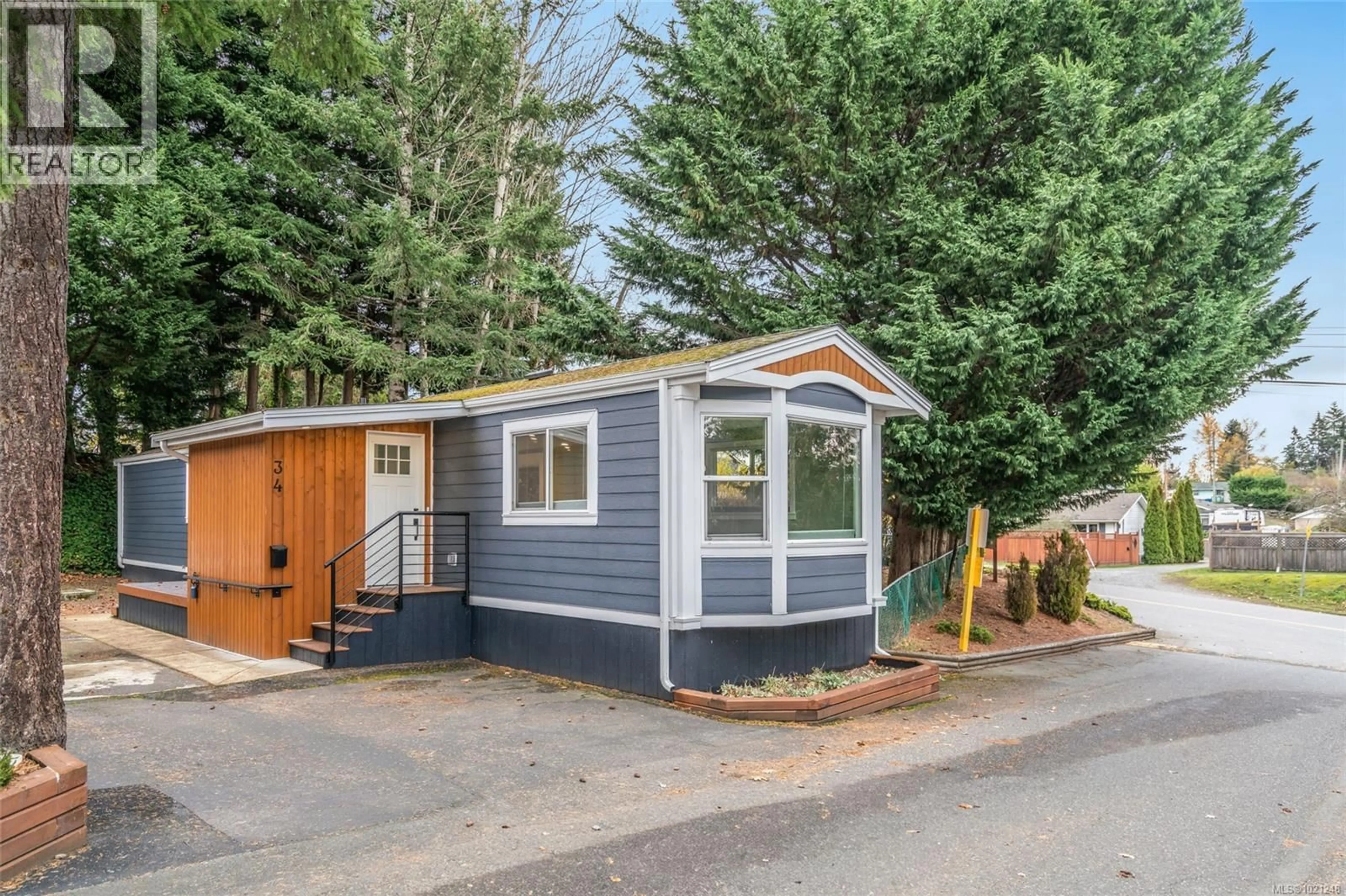 Home with vinyl exterior material, street for 34 - 80 FIFTH STREET, Nanaimo British Columbia V9R1N1