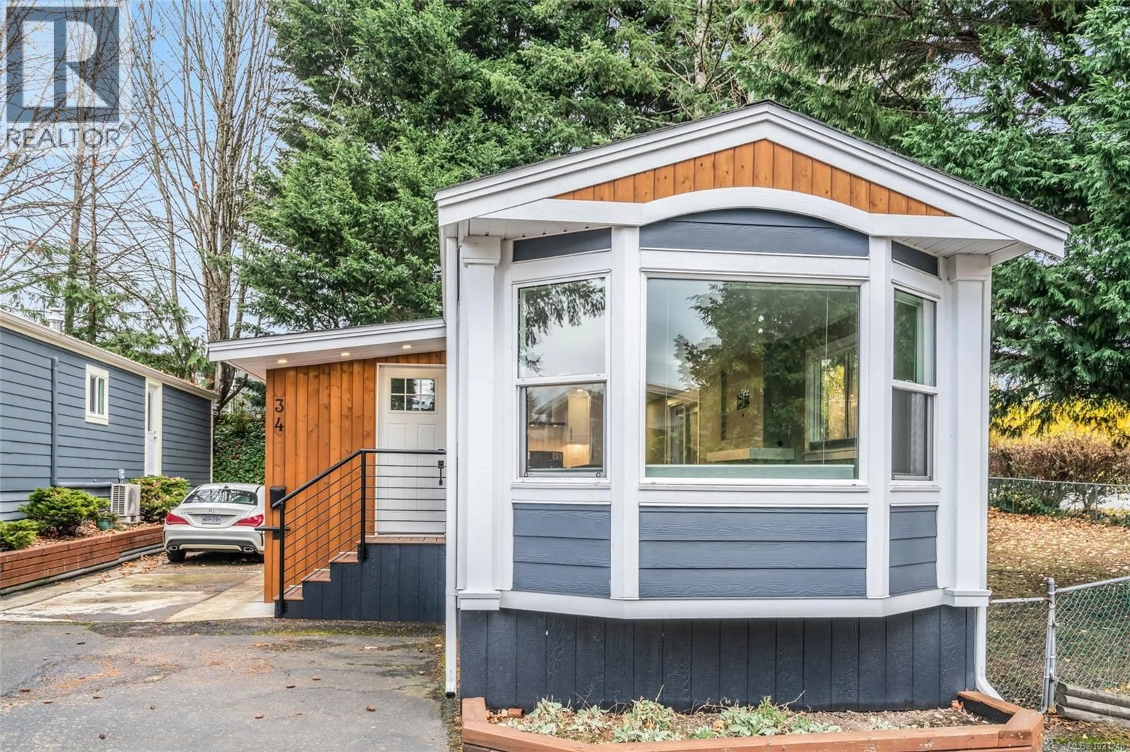 Home with vinyl exterior material, street for 34 - 80 FIFTH STREET, Nanaimo British Columbia V9R1N1