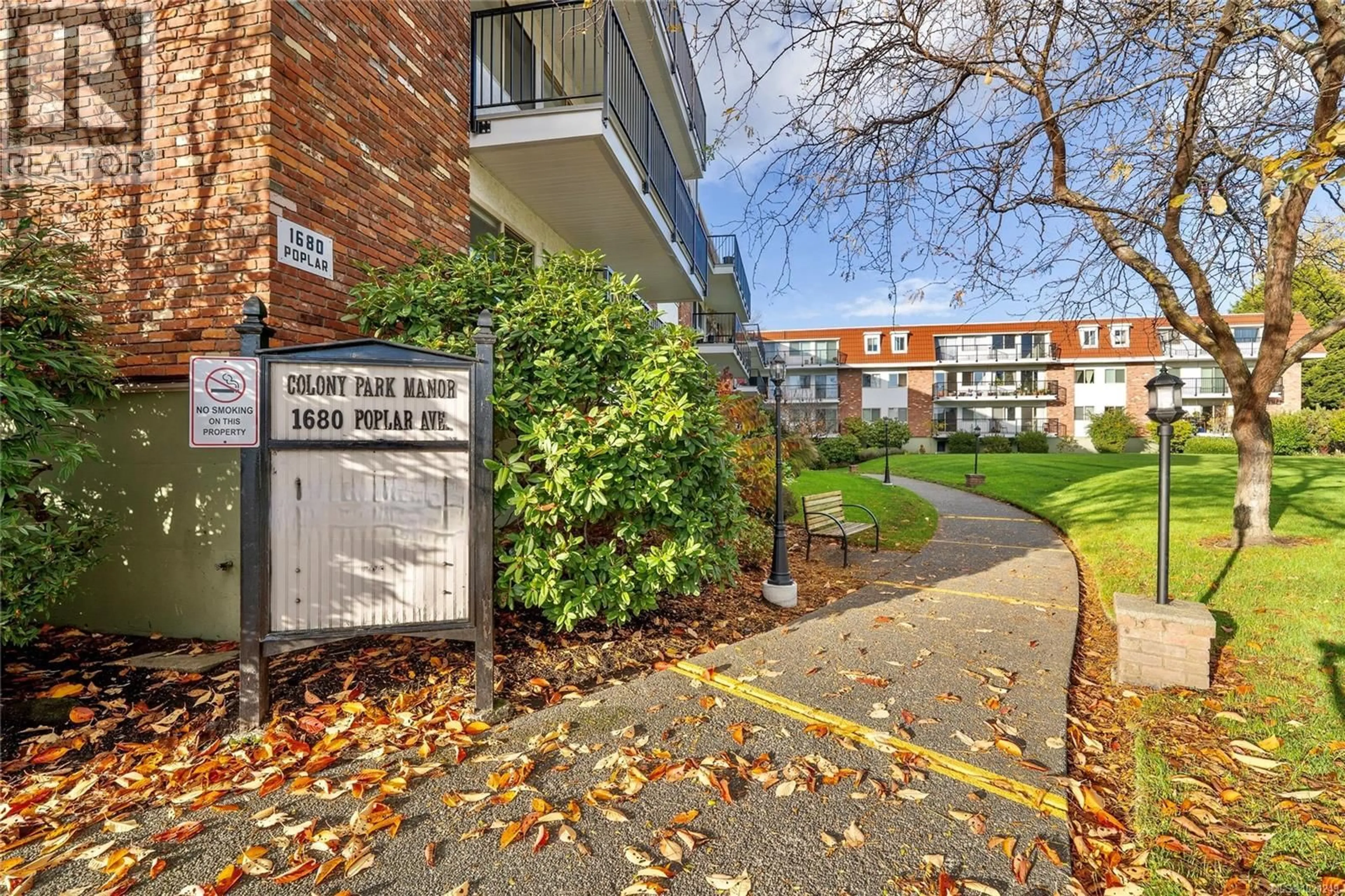 Unknown for 218 - 1680 POPLAR AVENUE, Saanich British Columbia V8P4K7