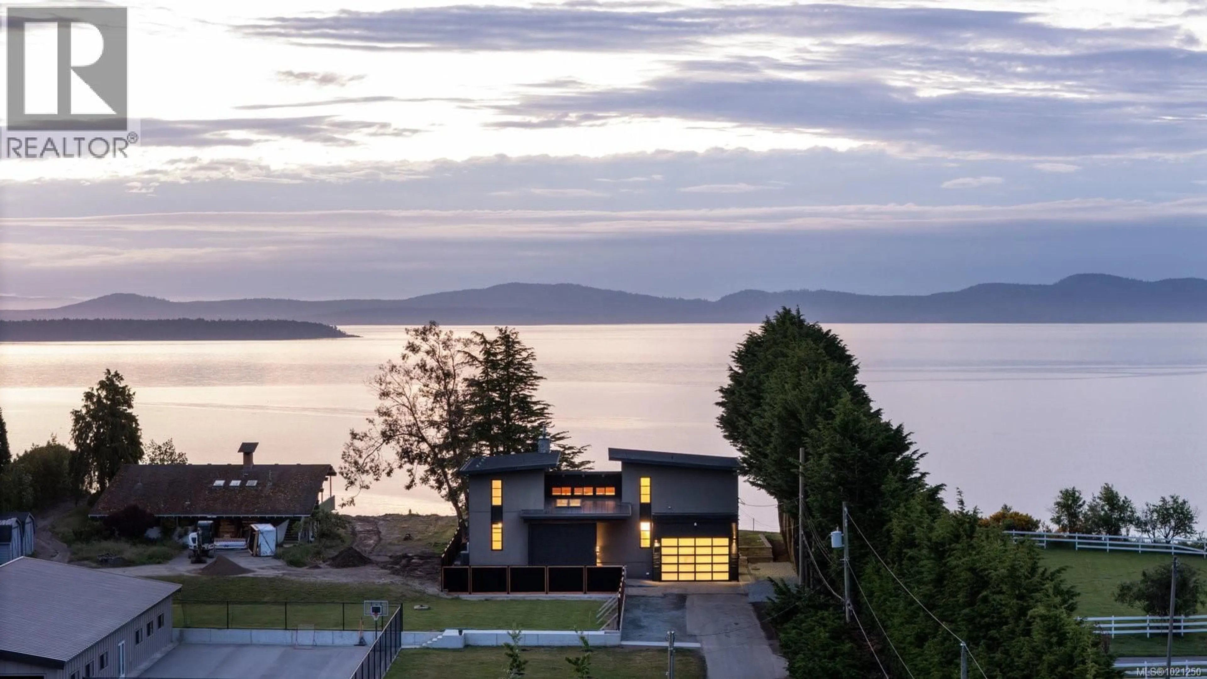 A pic from outside/outdoor area/front of a property/back of a property/a pic from drone, water/lake/river/ocean view for 3300 LIVESAY ROAD, Central Saanich British Columbia V8M1W7