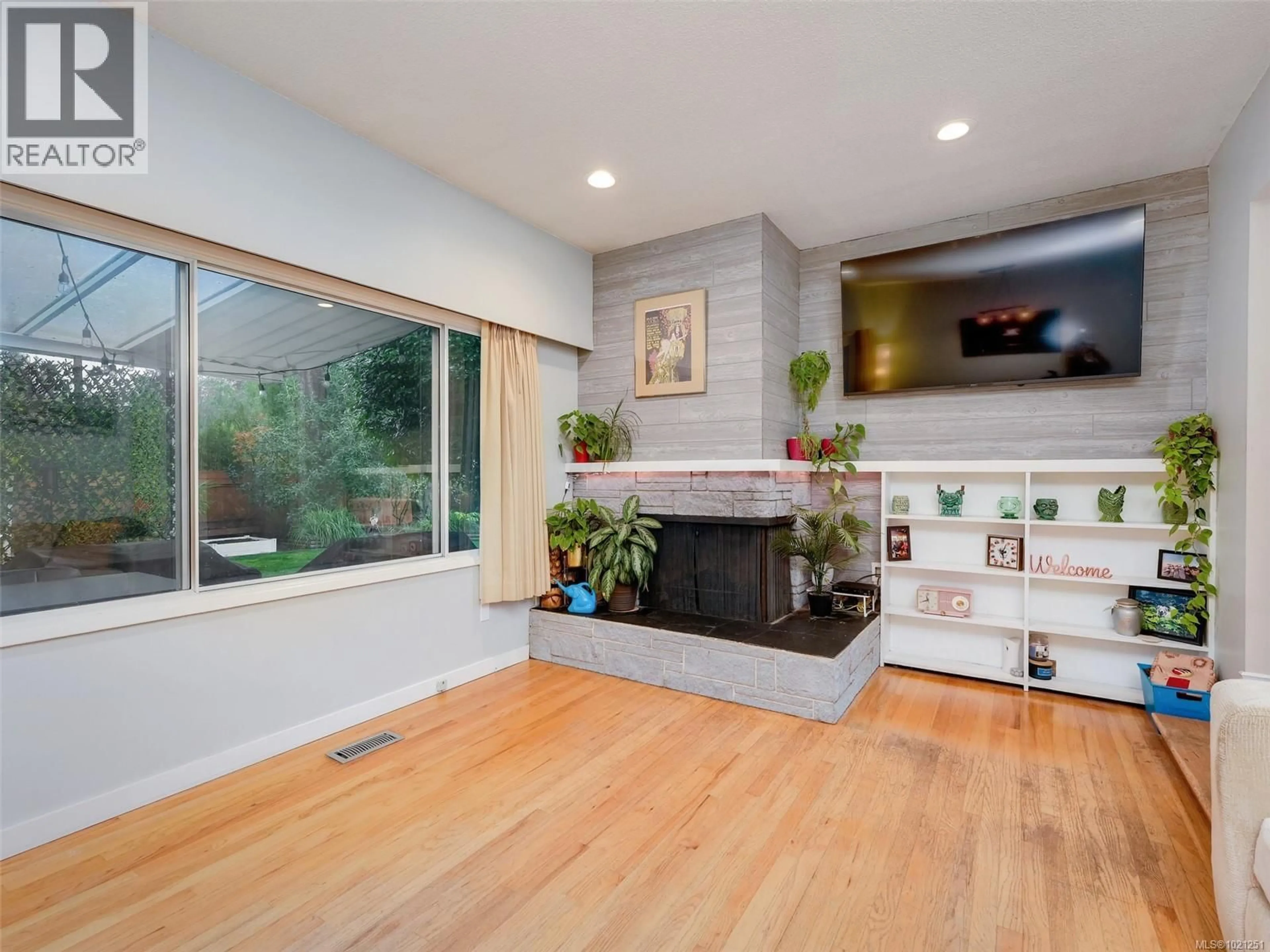 Living room with furniture, unknown for 3050 LEROY PLACE, Colwood British Columbia V9C1N7