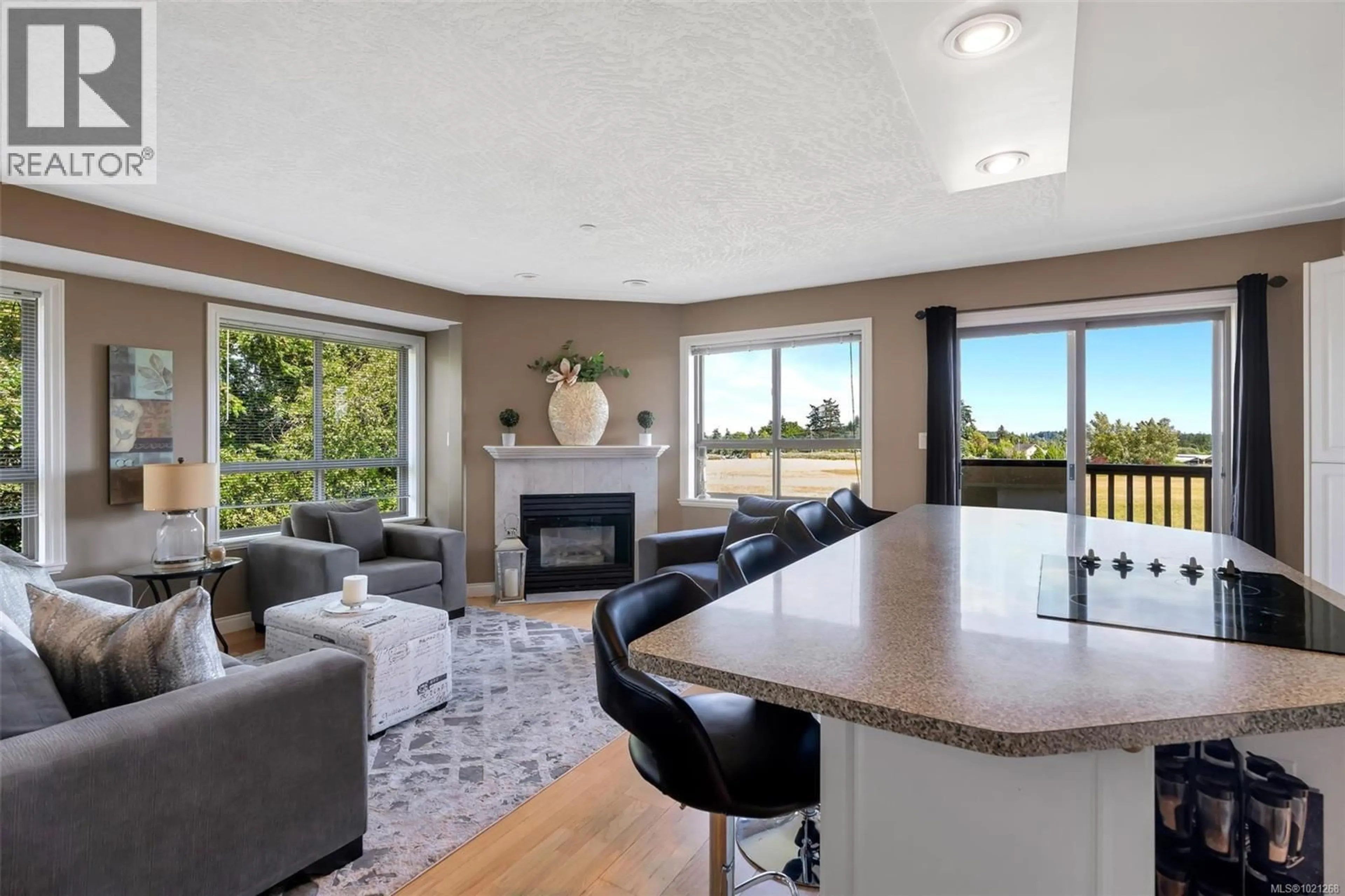 Open concept kitchen, unknown for 10 - 7847 EAST SAANICH ROAD, Central Saanich British Columbia V8M2B4