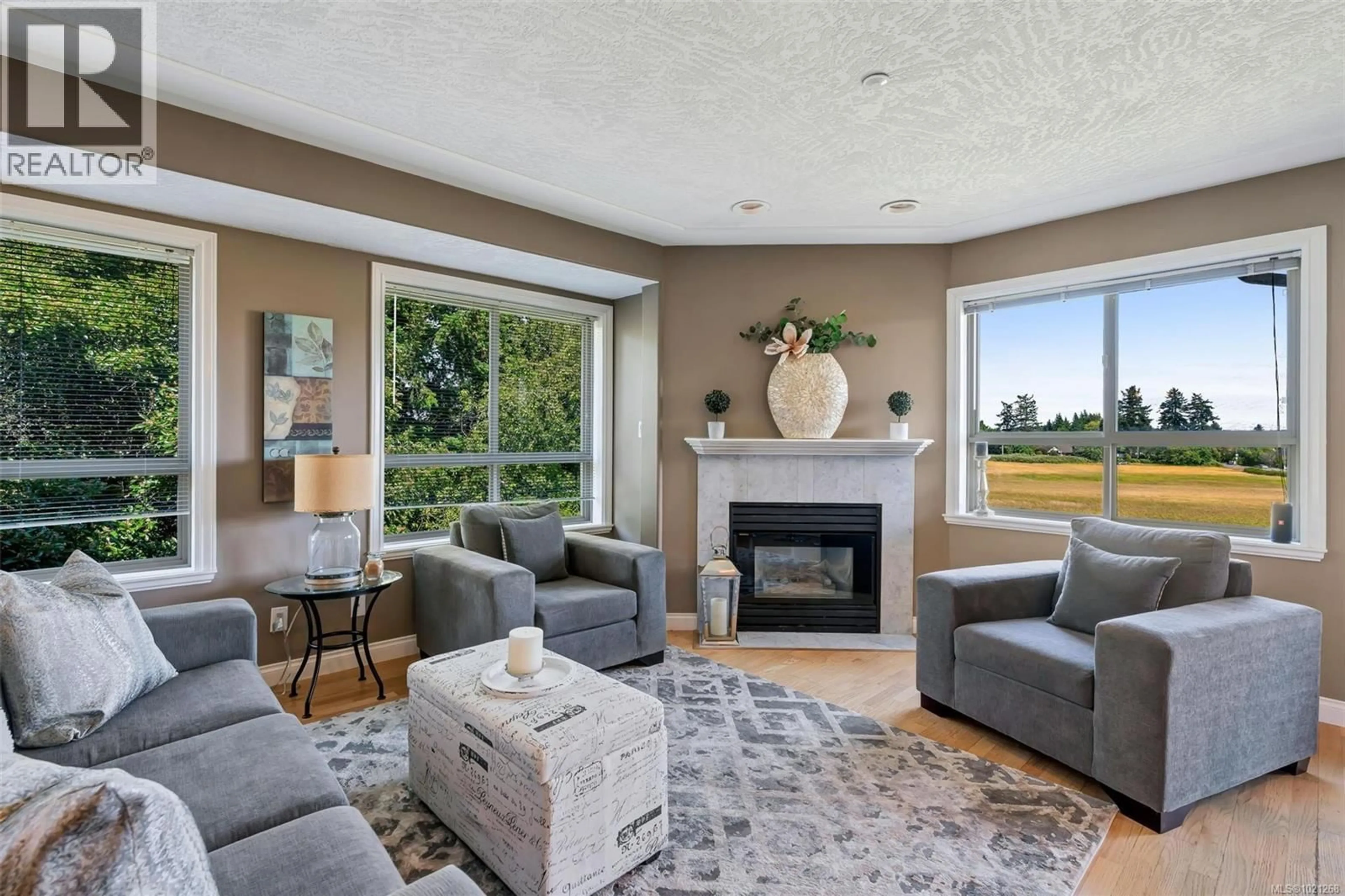 Living room with furniture, unknown for 10 - 7847 EAST SAANICH ROAD, Central Saanich British Columbia V8M2B4