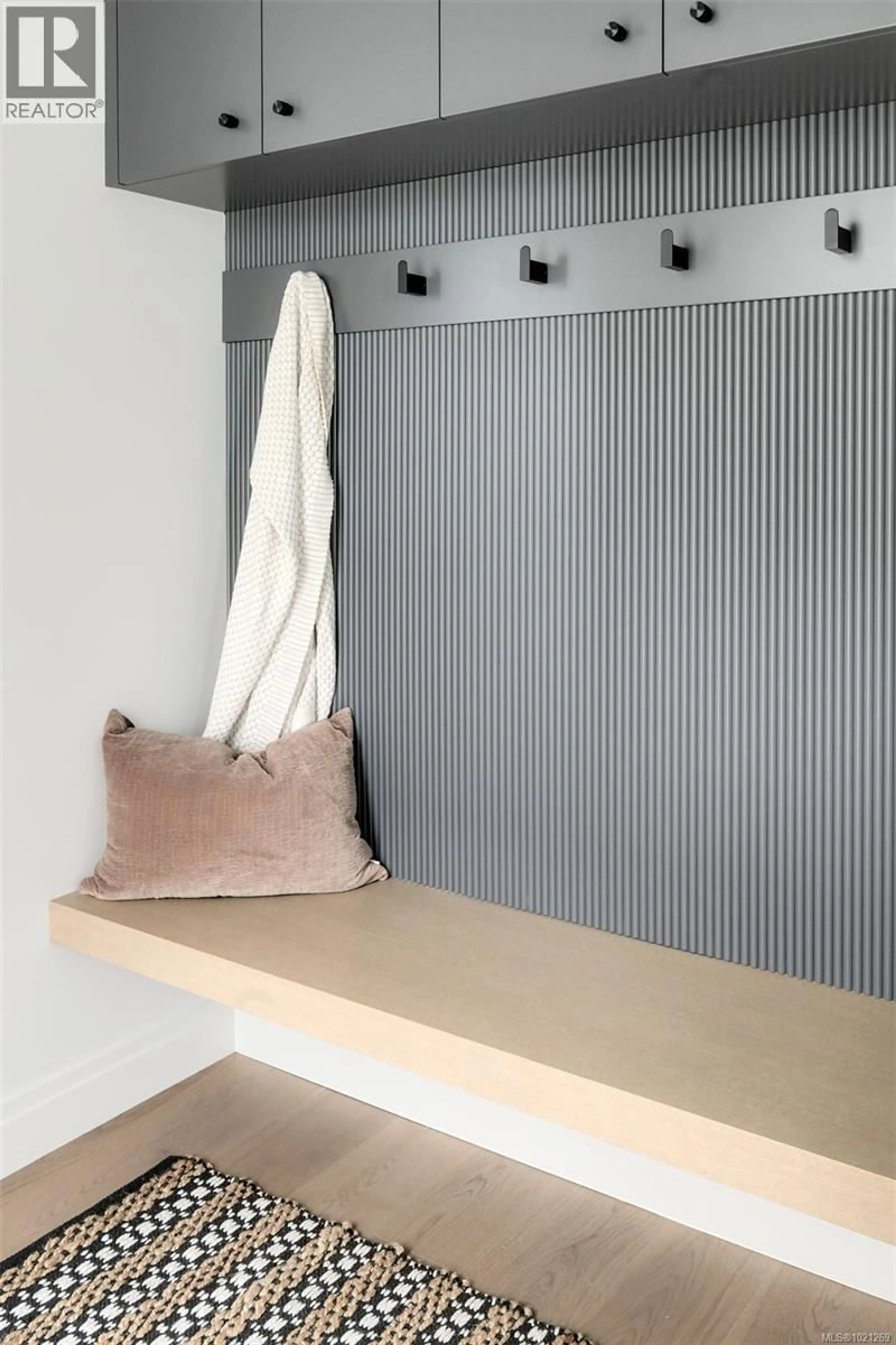 Indoor entryway for 2 - 5032 WESLEY ROAD, Saanich British Columbia V8Y1Z4