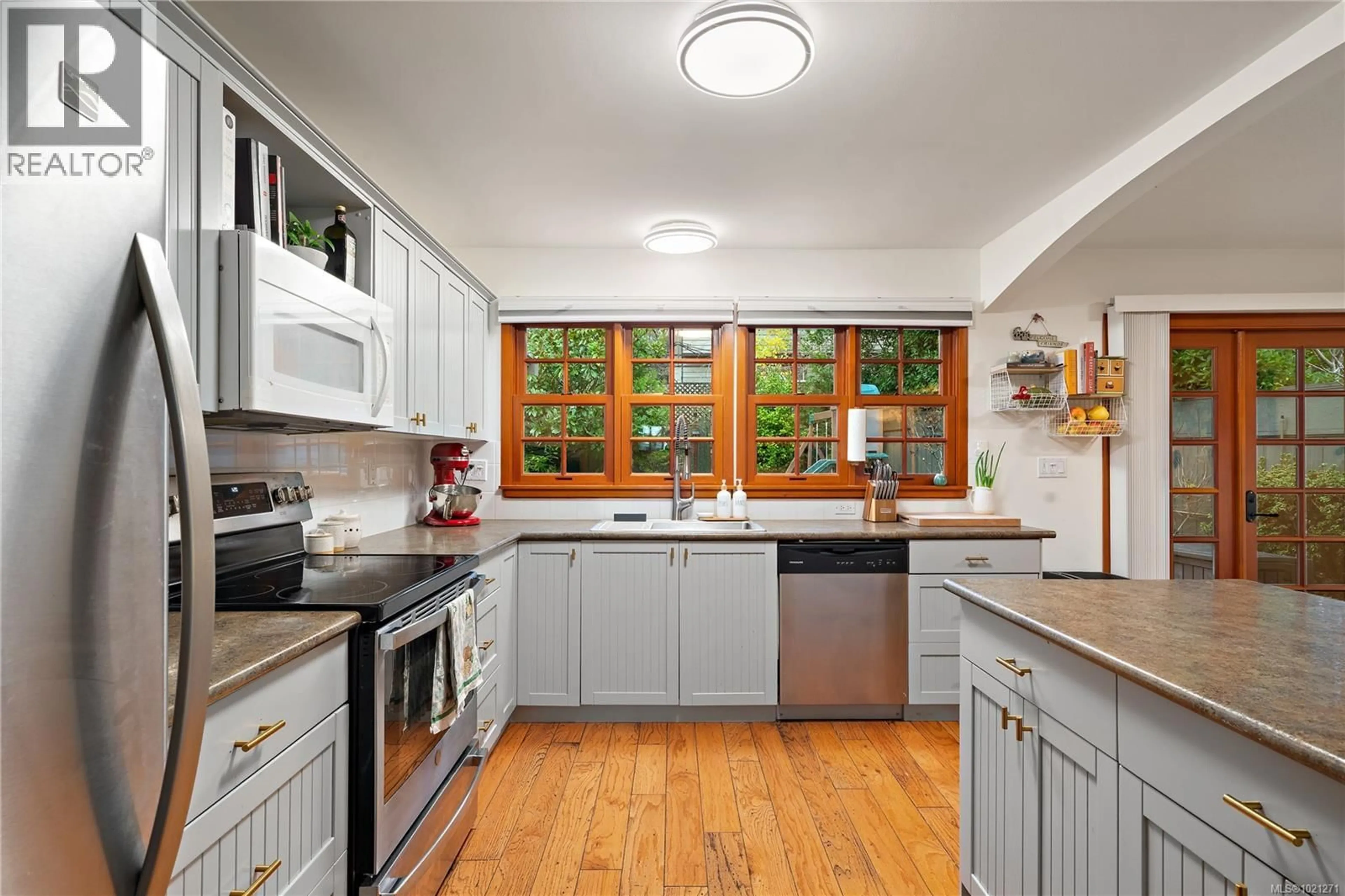 Open concept kitchen, unknown for 4000 CEDAR HILL ROAD, Saanich British Columbia V8N3C1