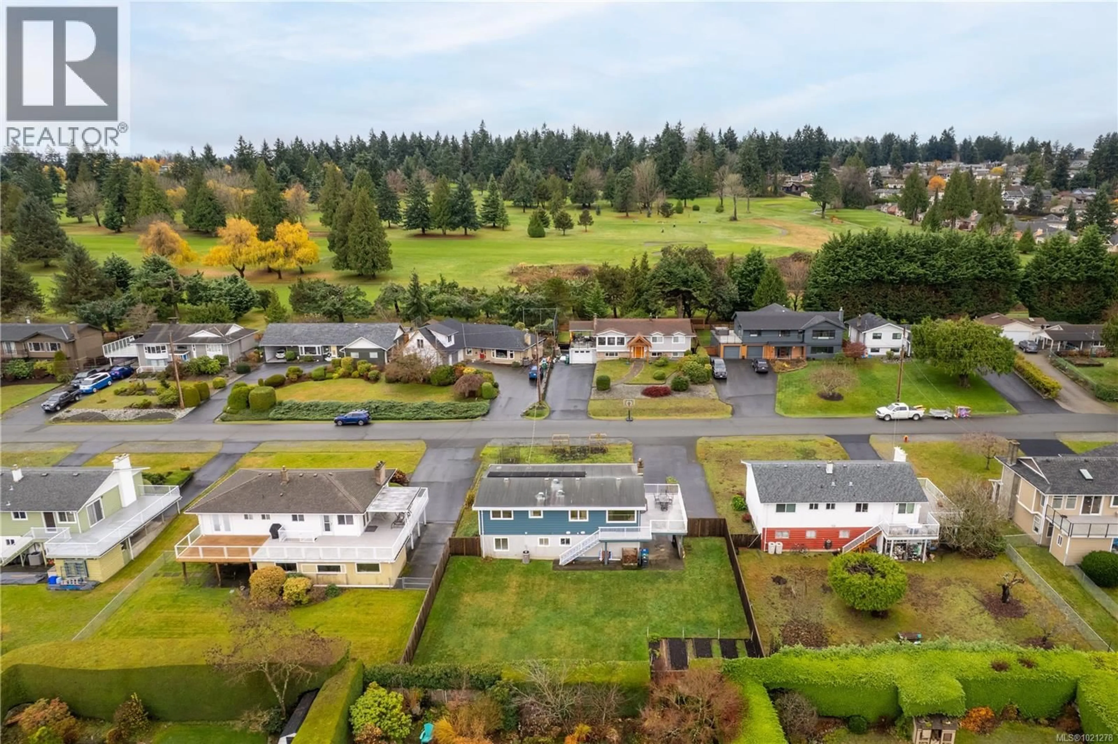 A pic from outside/outdoor area/front of a property/back of a property/a pic from drone, mountain view for 2860 STAFFORDSHIRE TERRACE, Nanaimo British Columbia V9S3R1