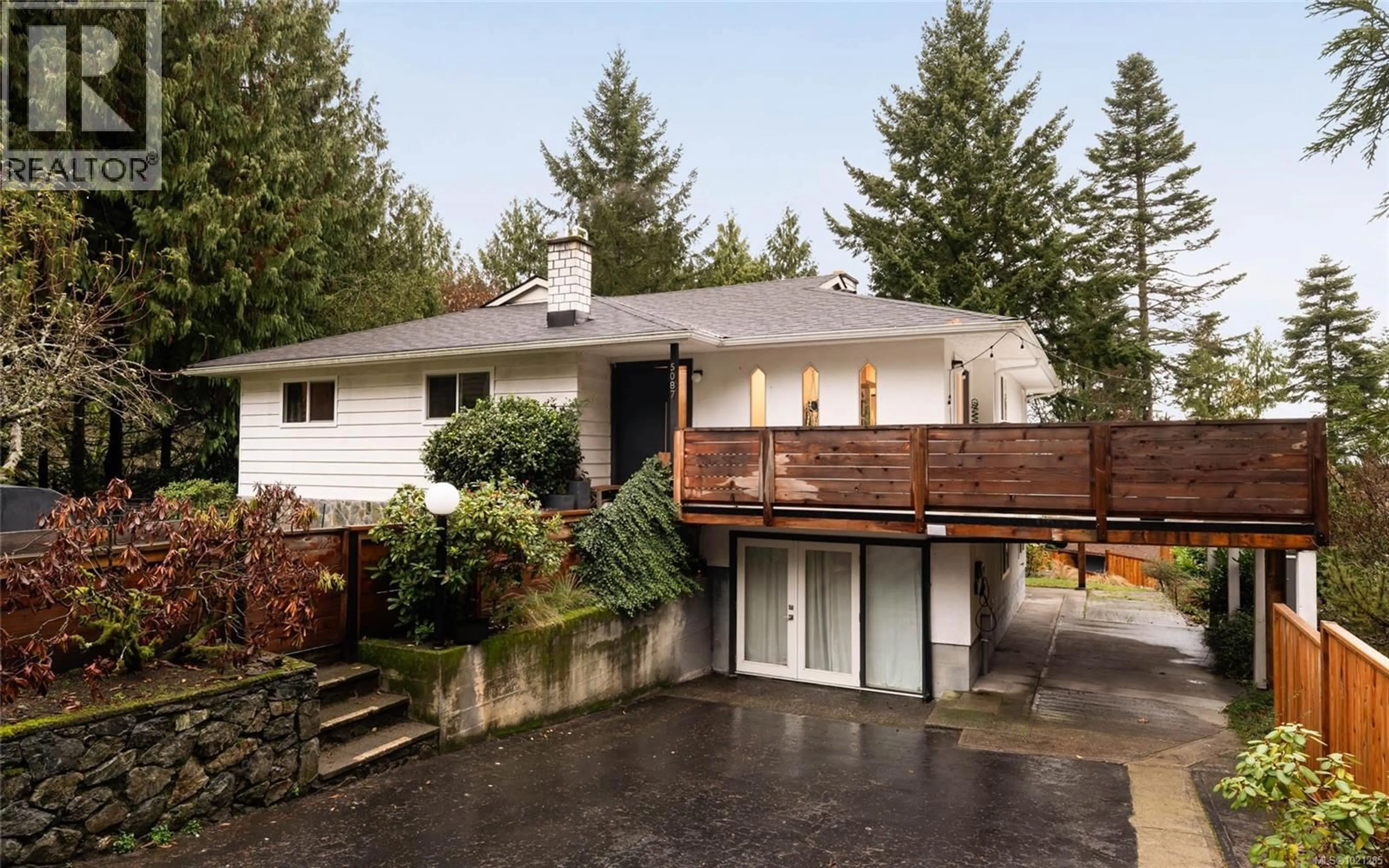 Home with vinyl exterior material, street for 5087 CATALINA TERRACE, Saanich British Columbia V8Y2A6