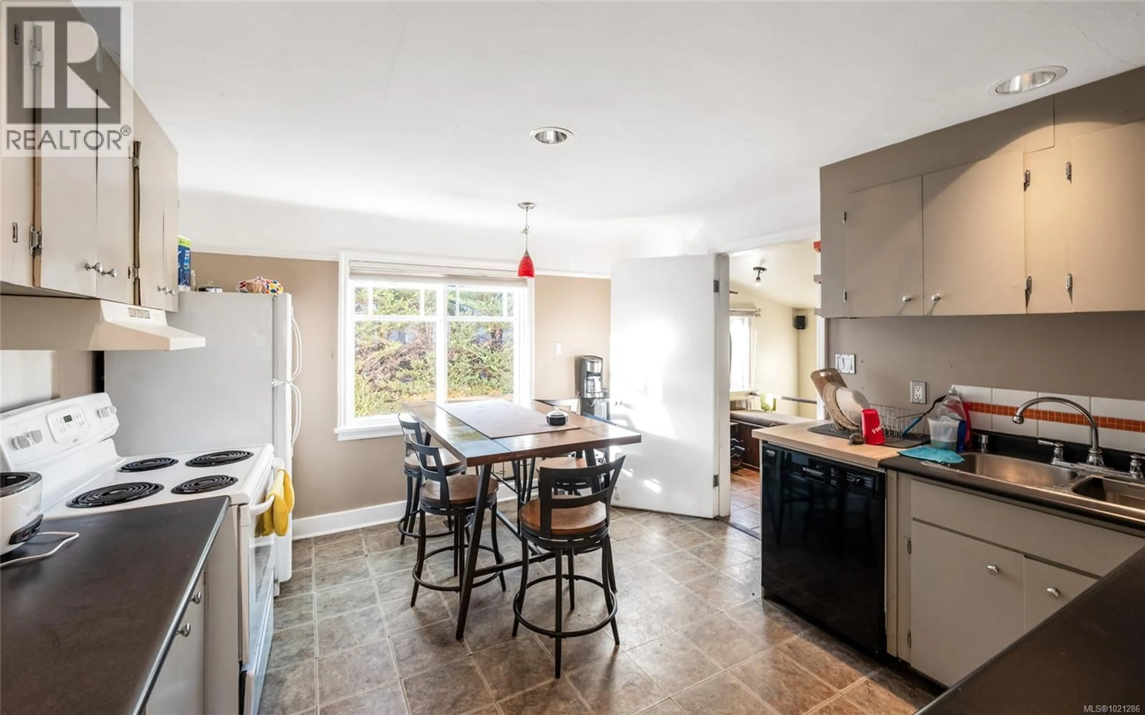 Open concept kitchen, ceramic/tile floor for 3026 DONALD STREET, Saanich British Columbia V9A1Y2