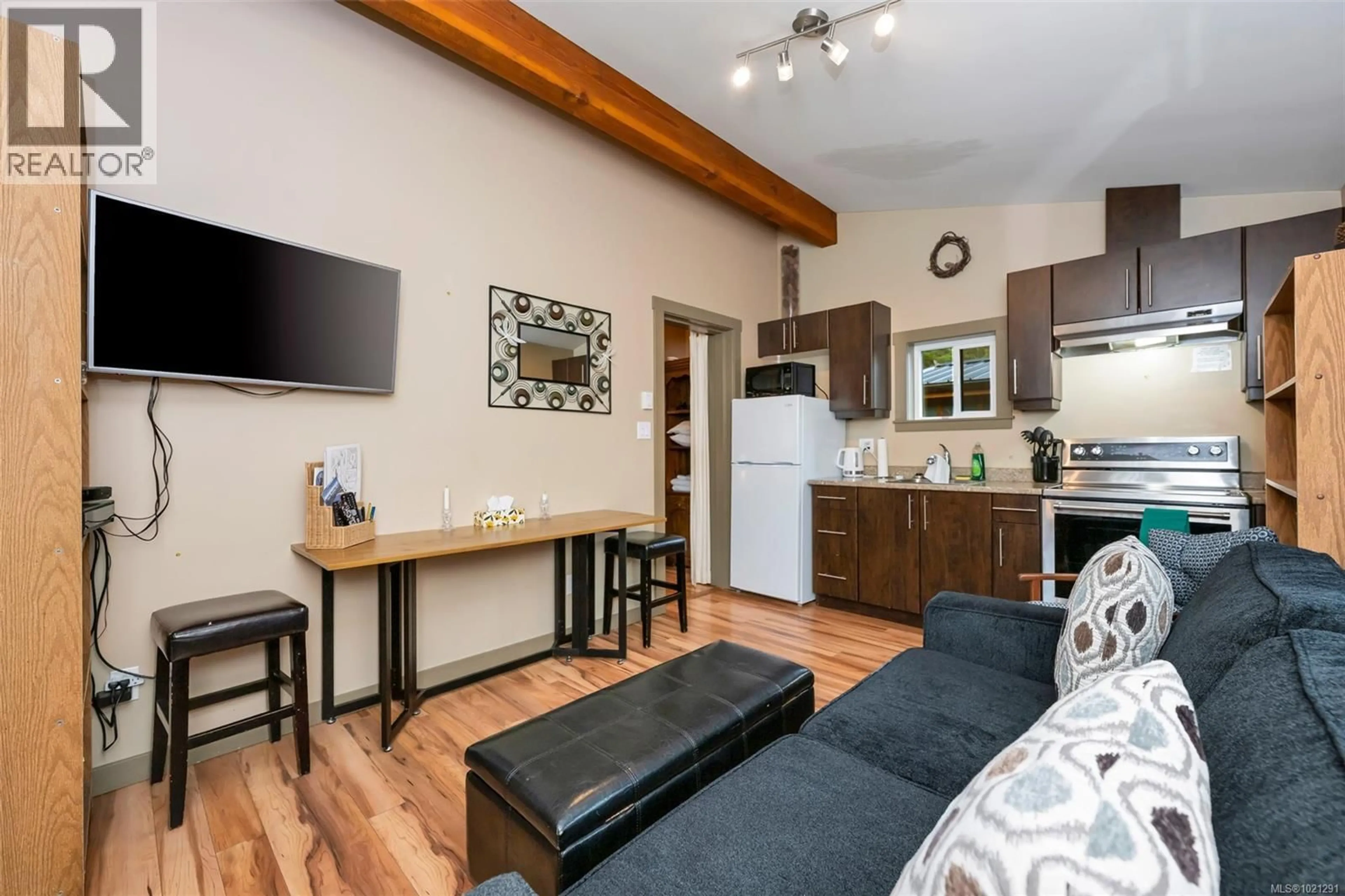 Open concept kitchen, wood/laminate floor for 10 - 6574 BAIRD ROAD, Port Renfrew British Columbia V0S1K0