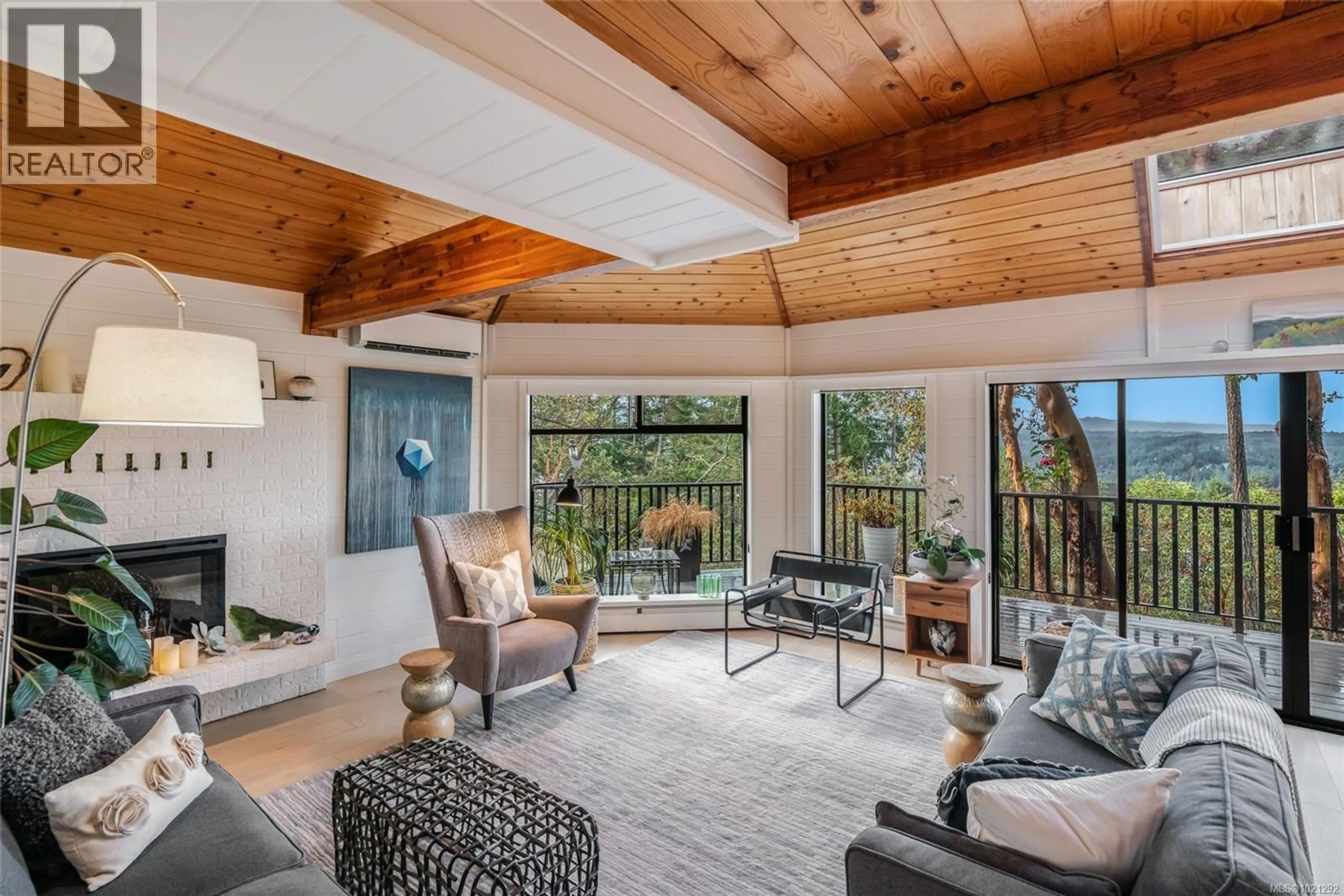 Living room with furniture, wood/laminate floor for 2358 CHAIN WAY, Nanoose Bay British Columbia V9P9G2