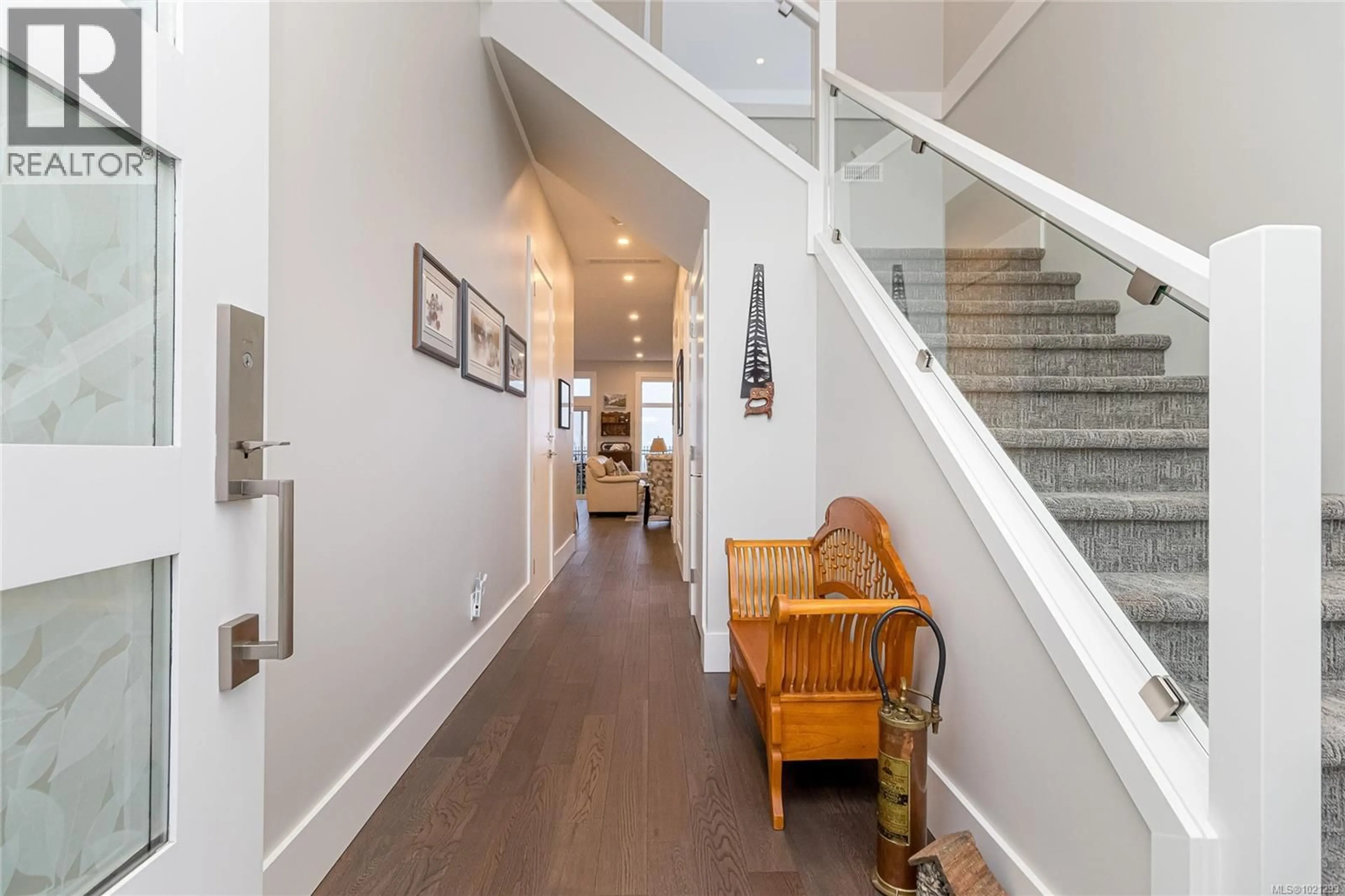 Indoor foyer for 3412 CALDERA COURT, Langford British Columbia V9B6Z8