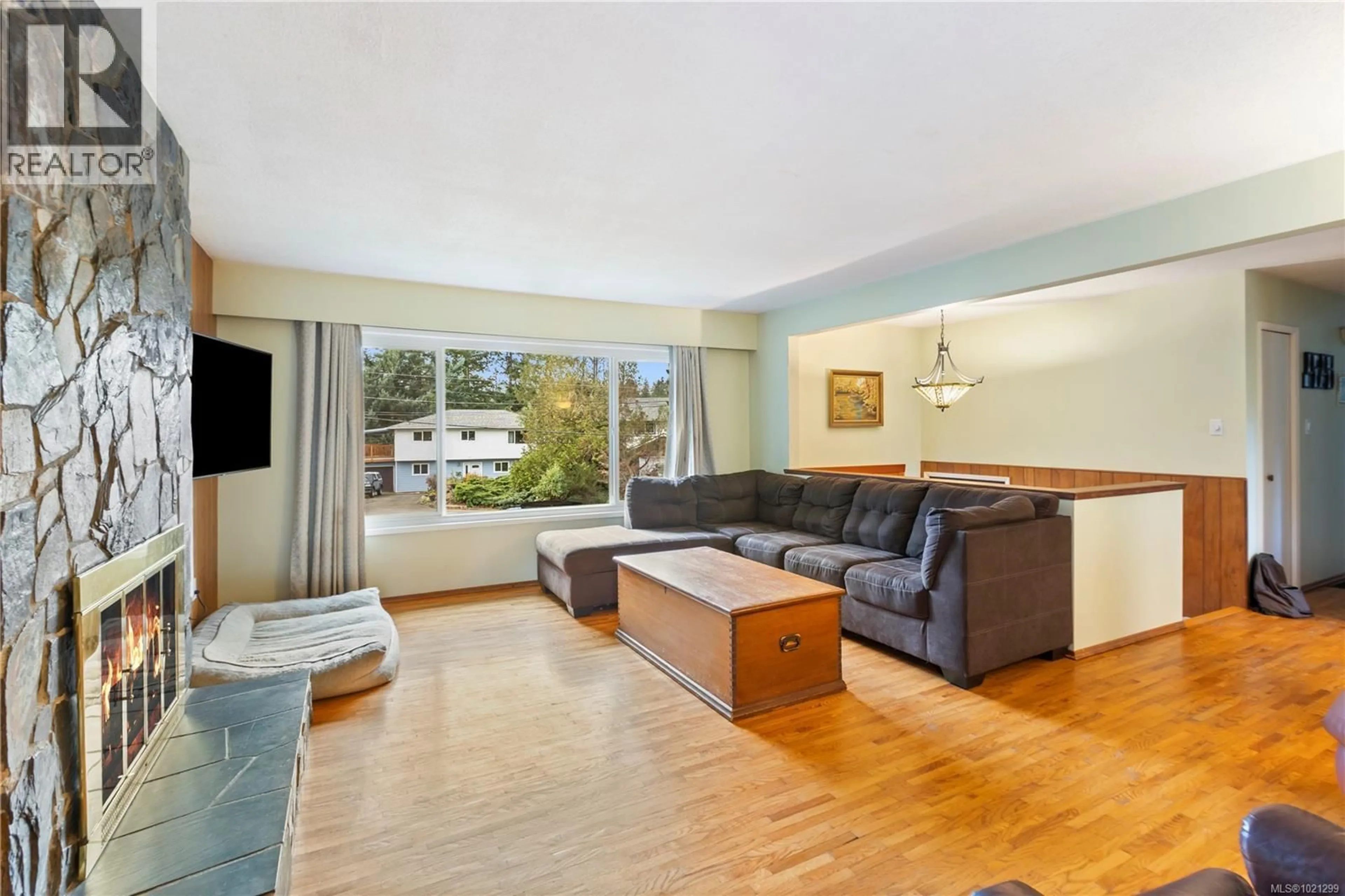 Living room with furniture, wood/laminate floor for 309 RENART PLACE, Langford British Columbia V9B3L6