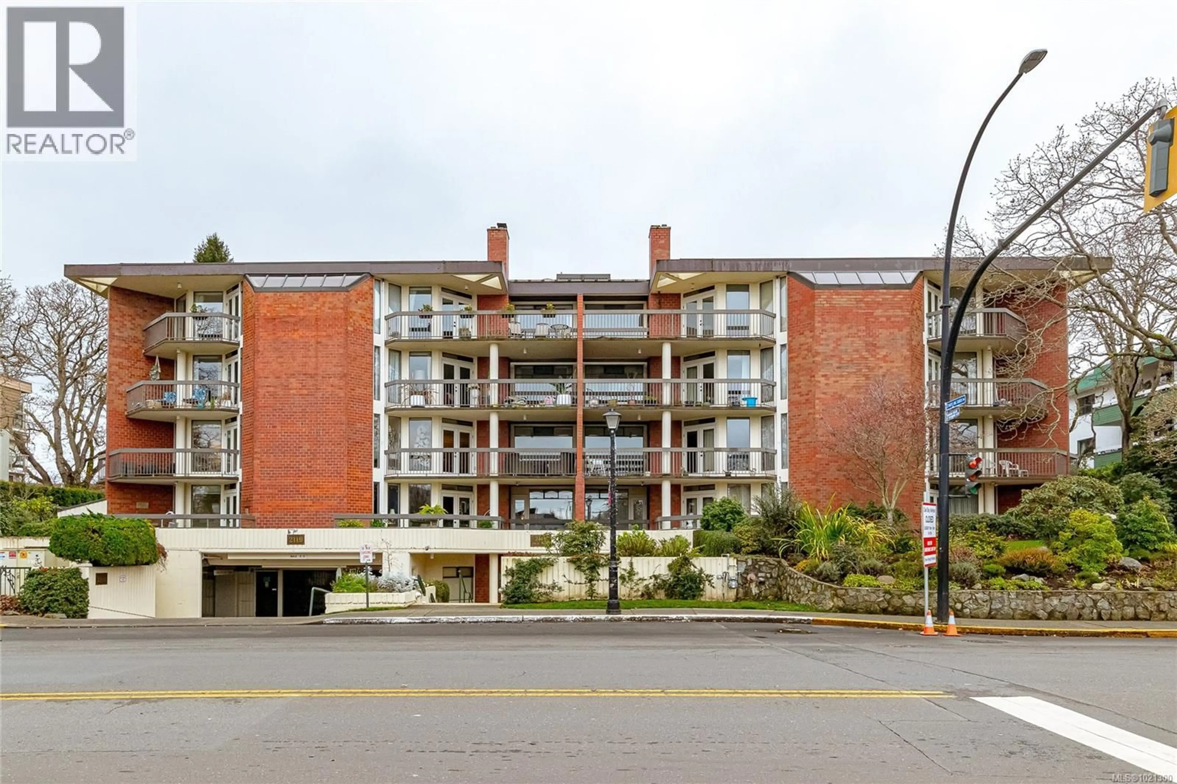 Patio, building for 206 - 2119 OAK BAY AVENUE, Oak Bay British Columbia V8R1E8