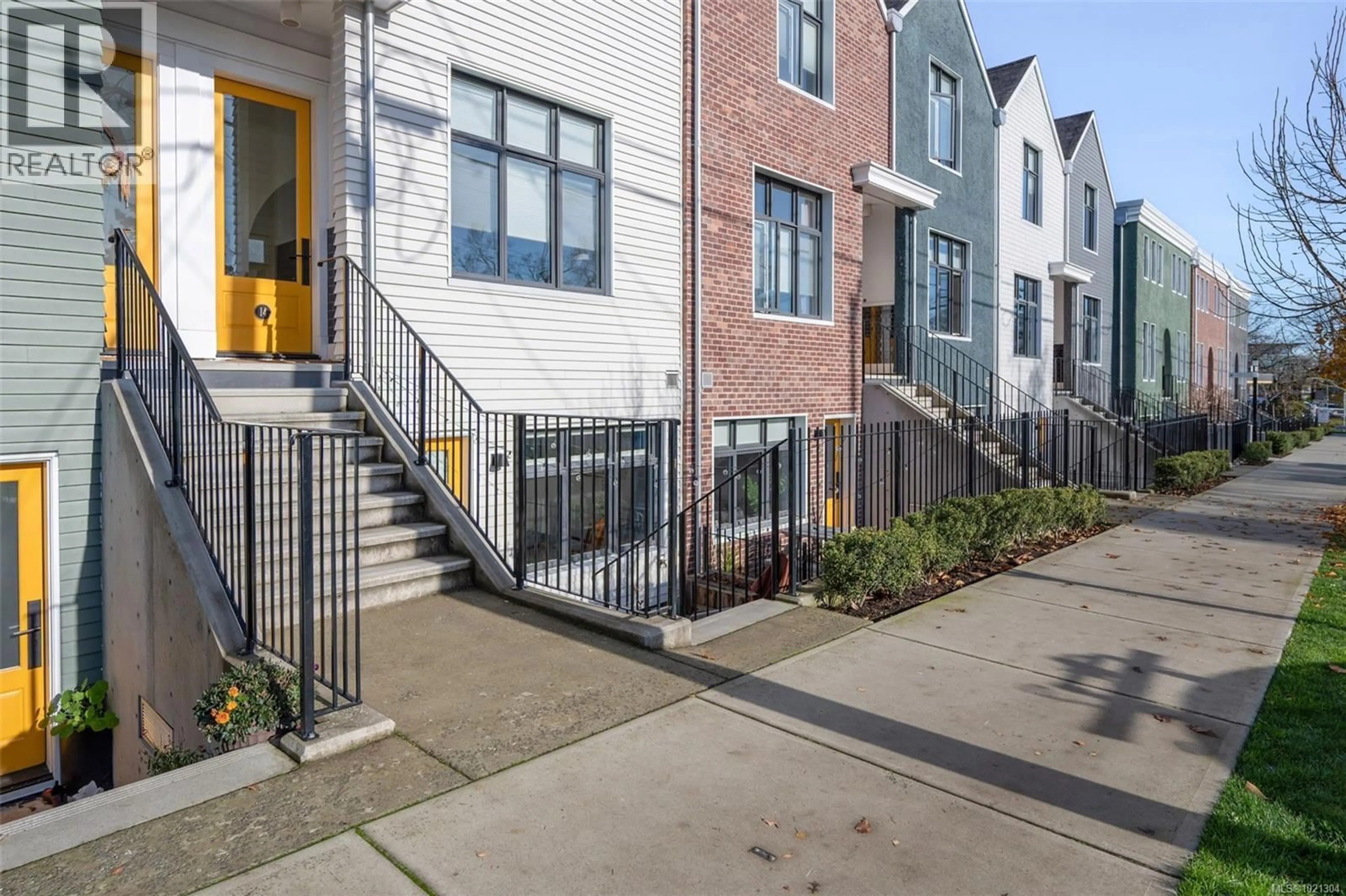 Patio, street for 11 - 230 WILSON STREET, Victoria British Columbia V9A7N6