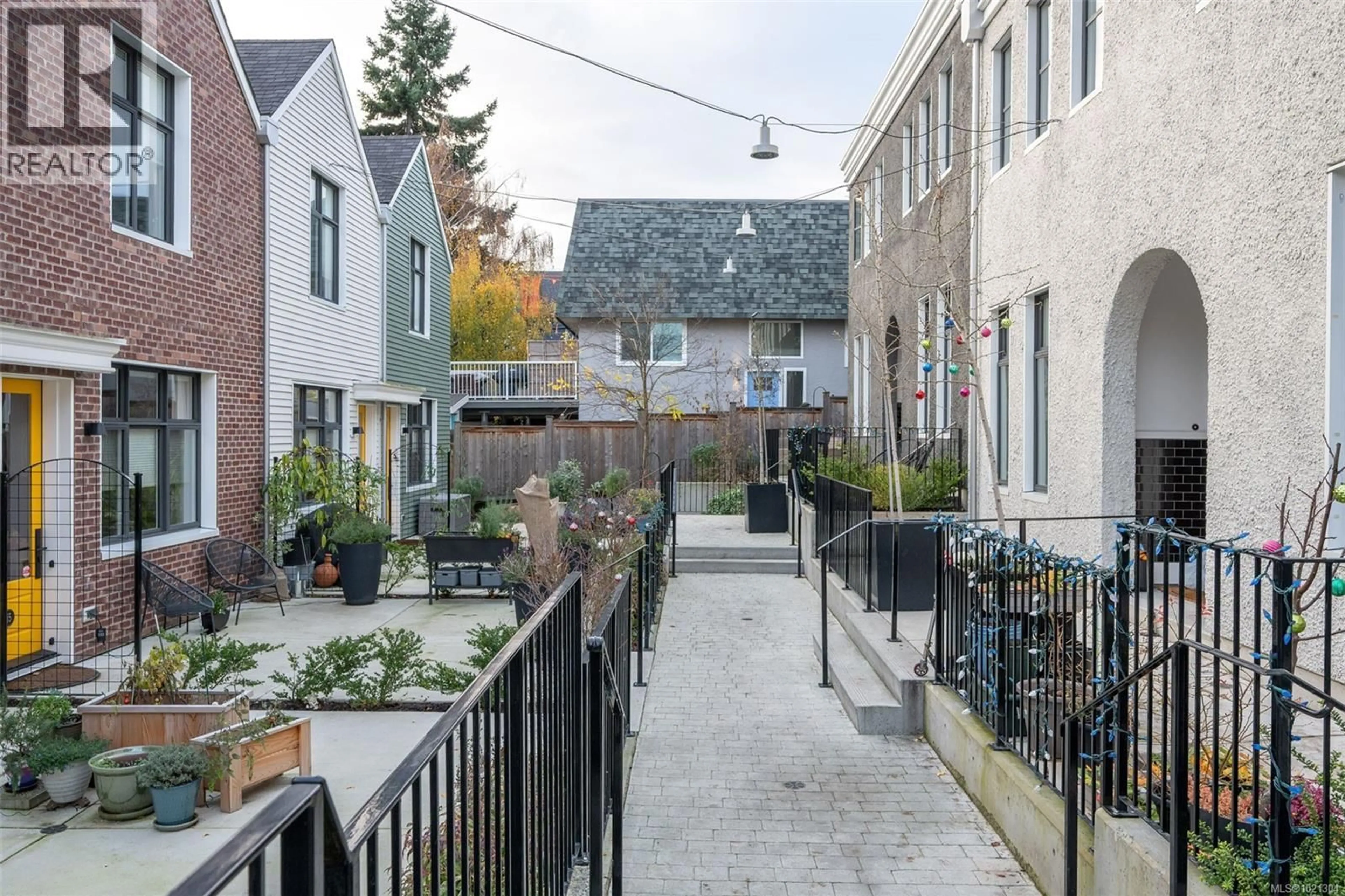 Patio, street for 11 - 230 WILSON STREET, Victoria British Columbia V9A7N6