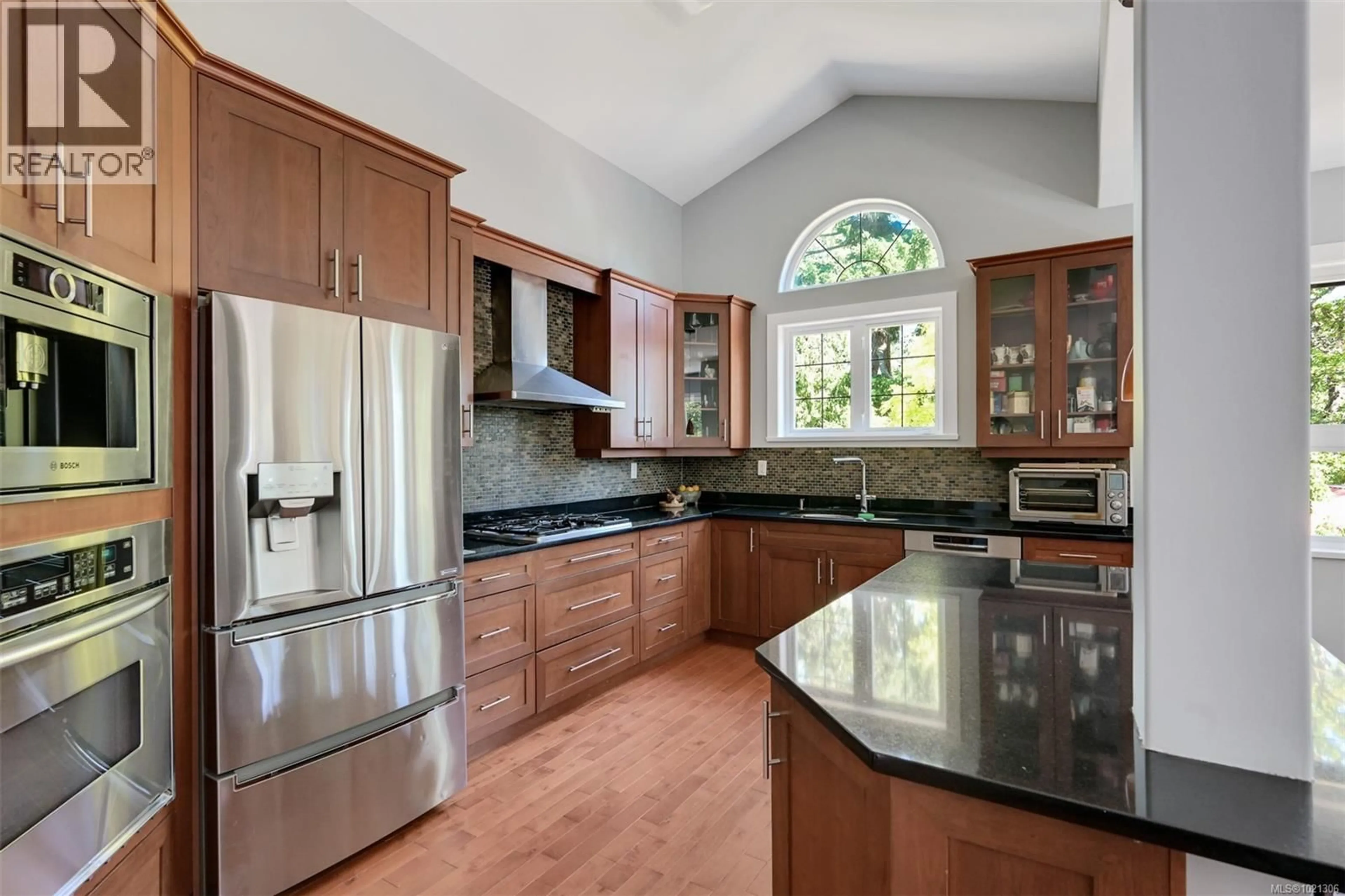 Open concept kitchen, ceramic/tile floor for 6799 JEDORA DRIVE, Central Saanich British Columbia V8M1A6