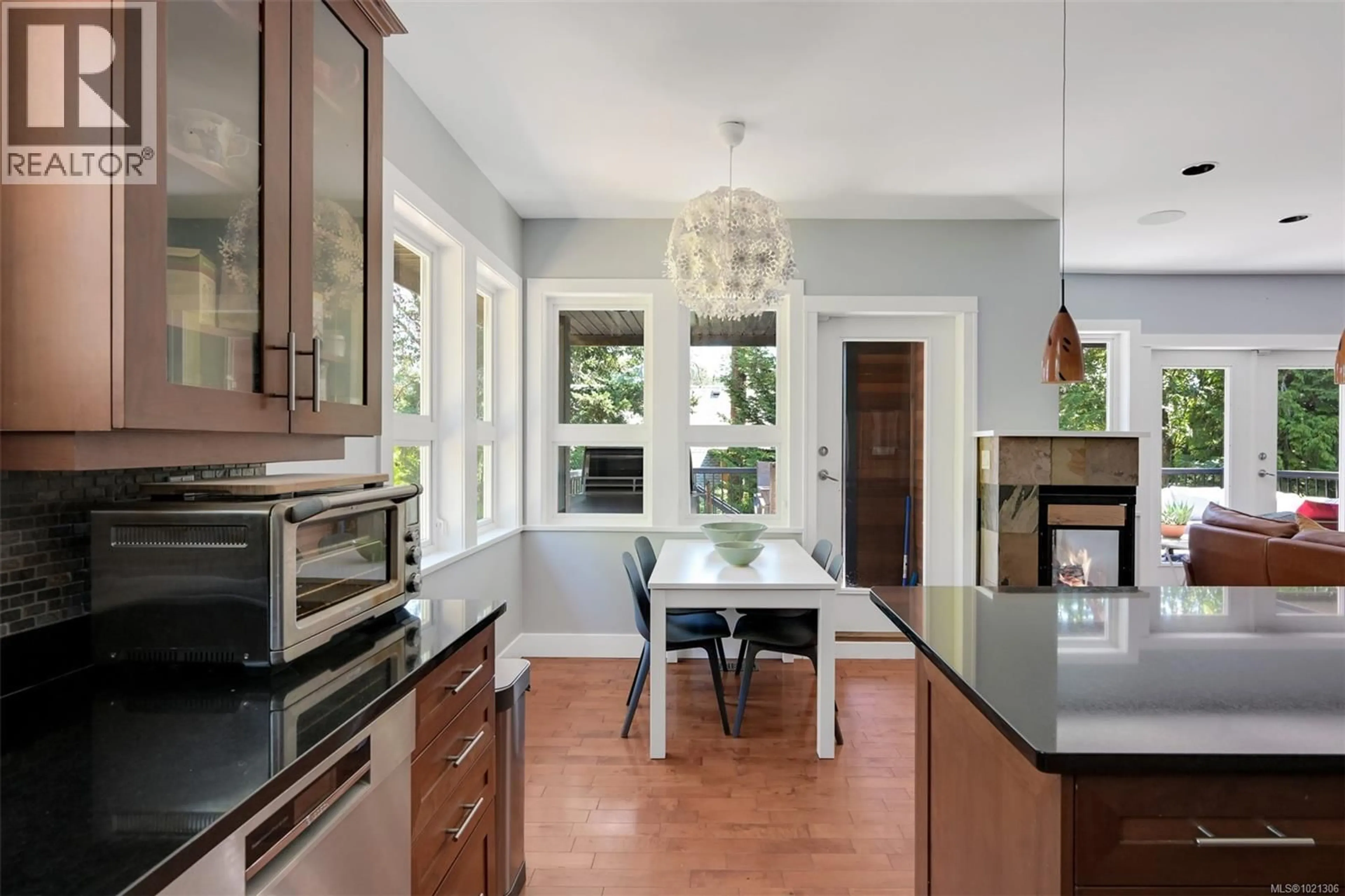 Open concept kitchen, ceramic/tile floor for 6799 JEDORA DRIVE, Central Saanich British Columbia V8M1A6