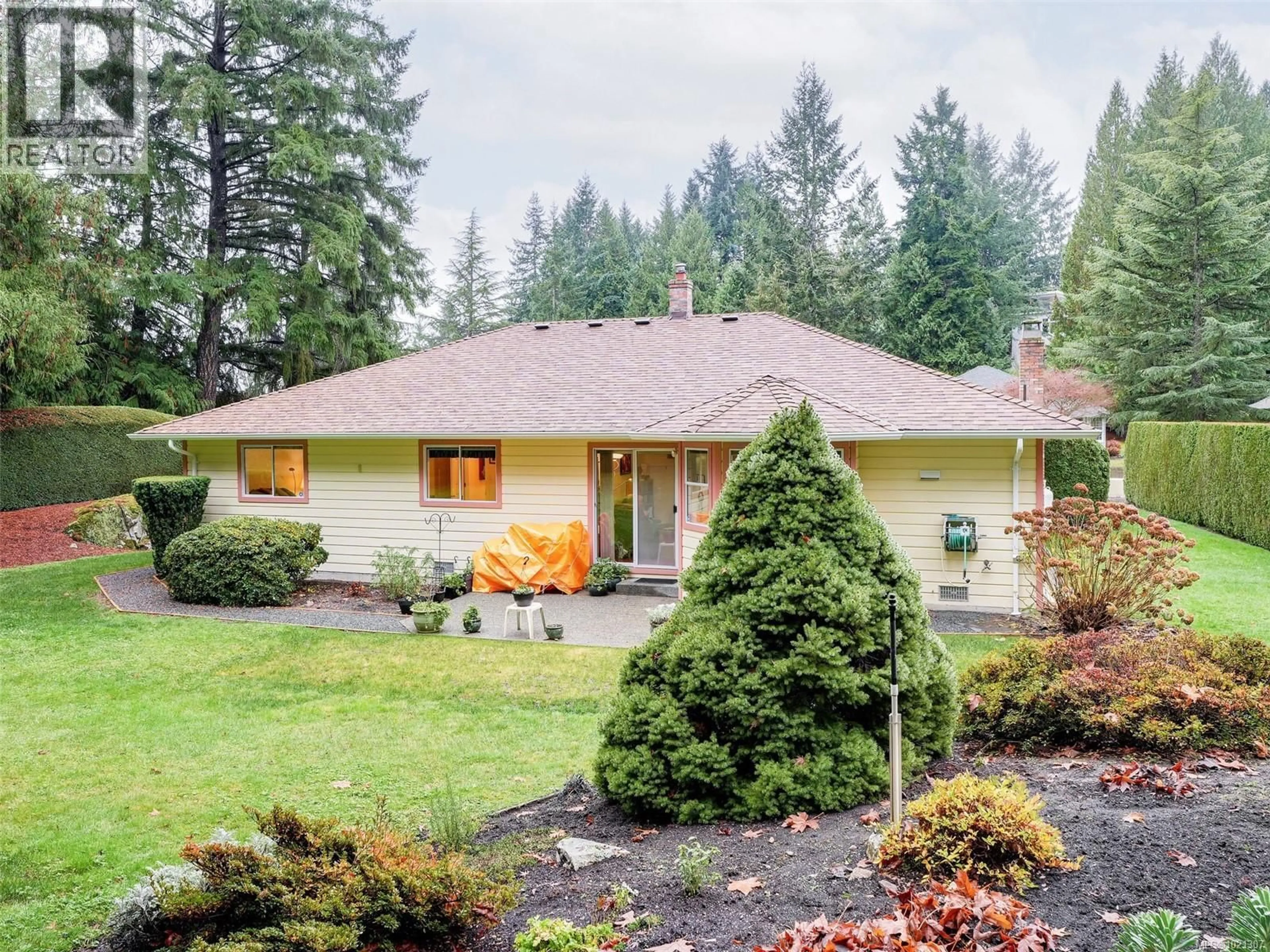 Home with vinyl exterior material, unknown for 8618 KINGCOME CRESCENT, North Saanich British Columbia V8L5C8